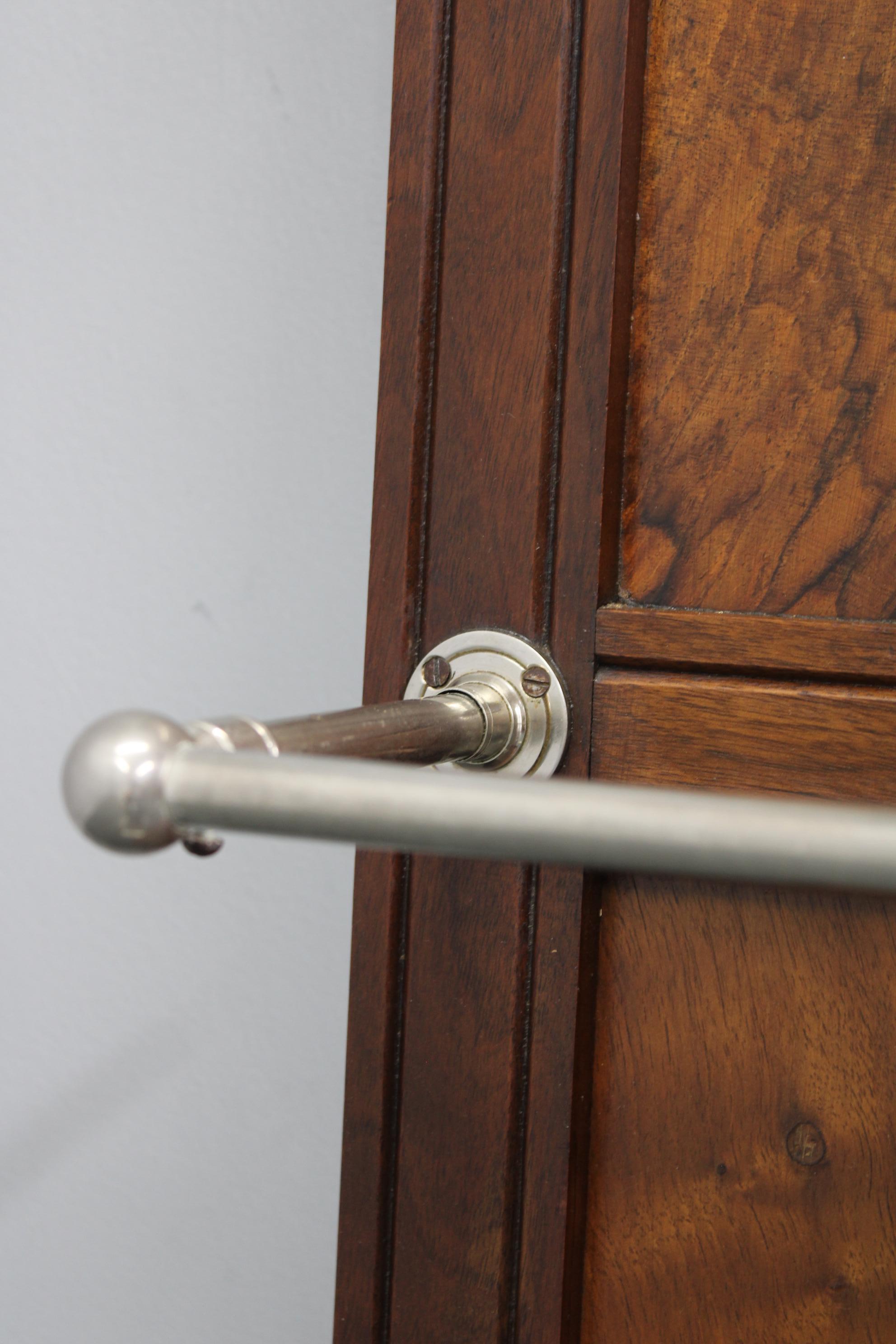 Porte-manteau en noyer avec miroir et porte-parapluie Art Deco Tchécoslovaque des années 1930 en vente 5