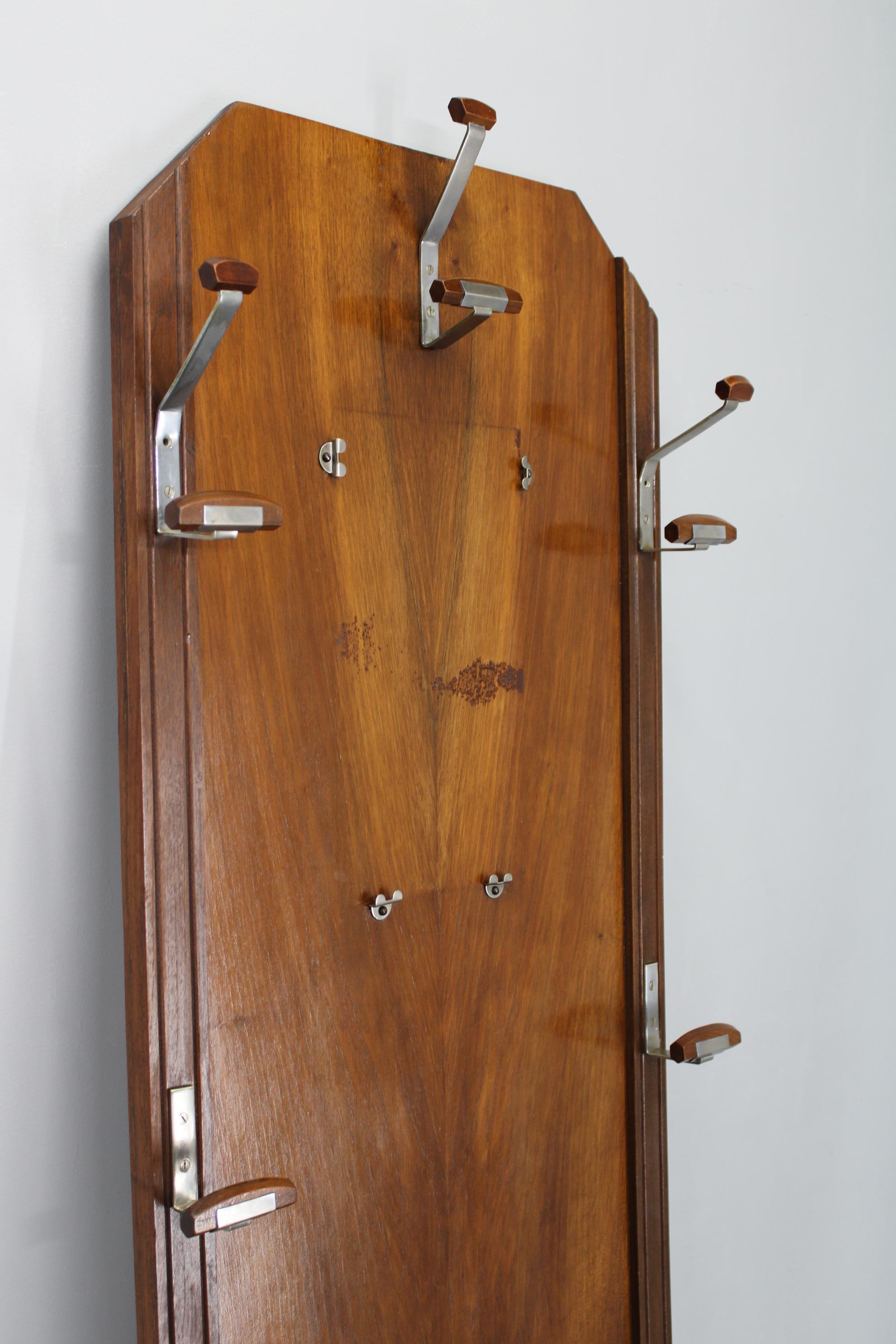 Porte-manteau en noyer avec miroir et porte-parapluie Art Deco Tchécoslovaque des années 1930 en vente 6