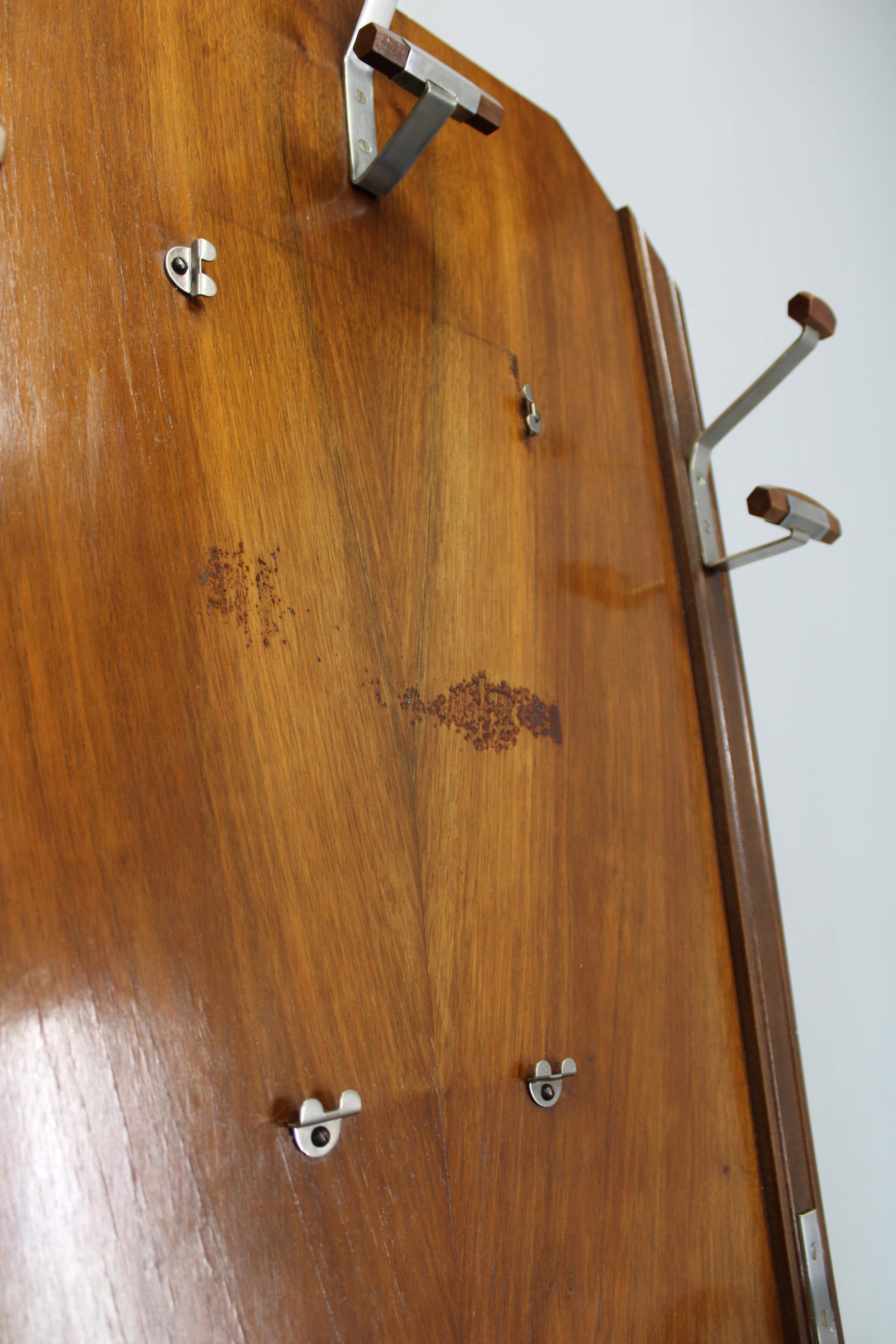 Porte-manteau en noyer avec miroir et porte-parapluie Art Deco Tchécoslovaque des années 1930 en vente 7