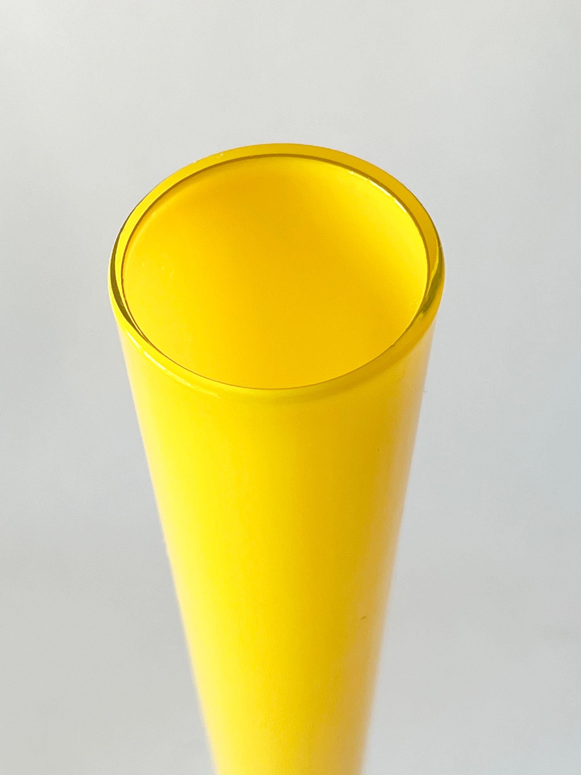 1930s Czechoslovakian Art Deco Streamline Yellow and Black Vase In Good Condition For Sale In Palm Springs, CA