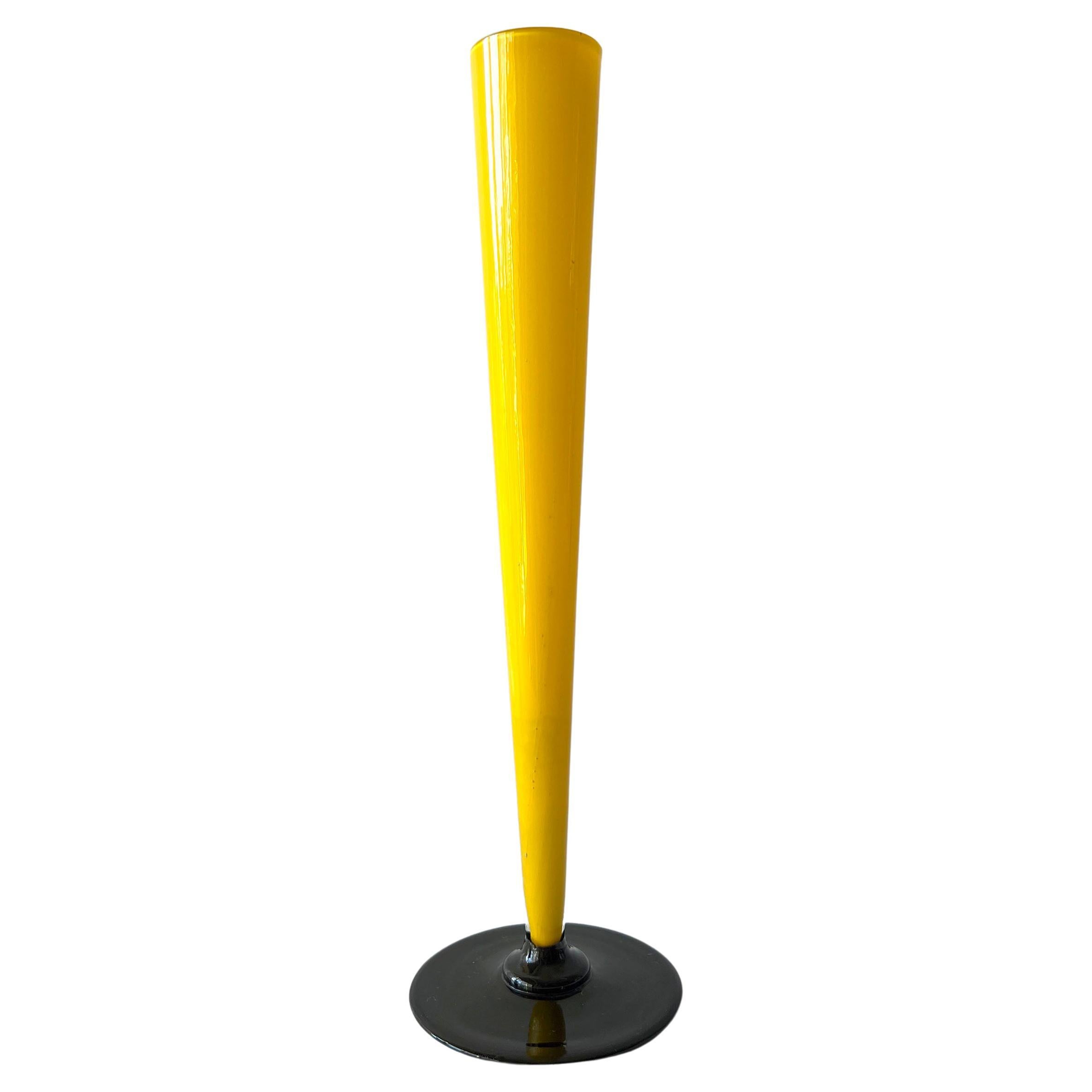 Tschechoslowakische Streamline-Vase im Art déco-Stil, gelb und schwarz, 1930er Jahre