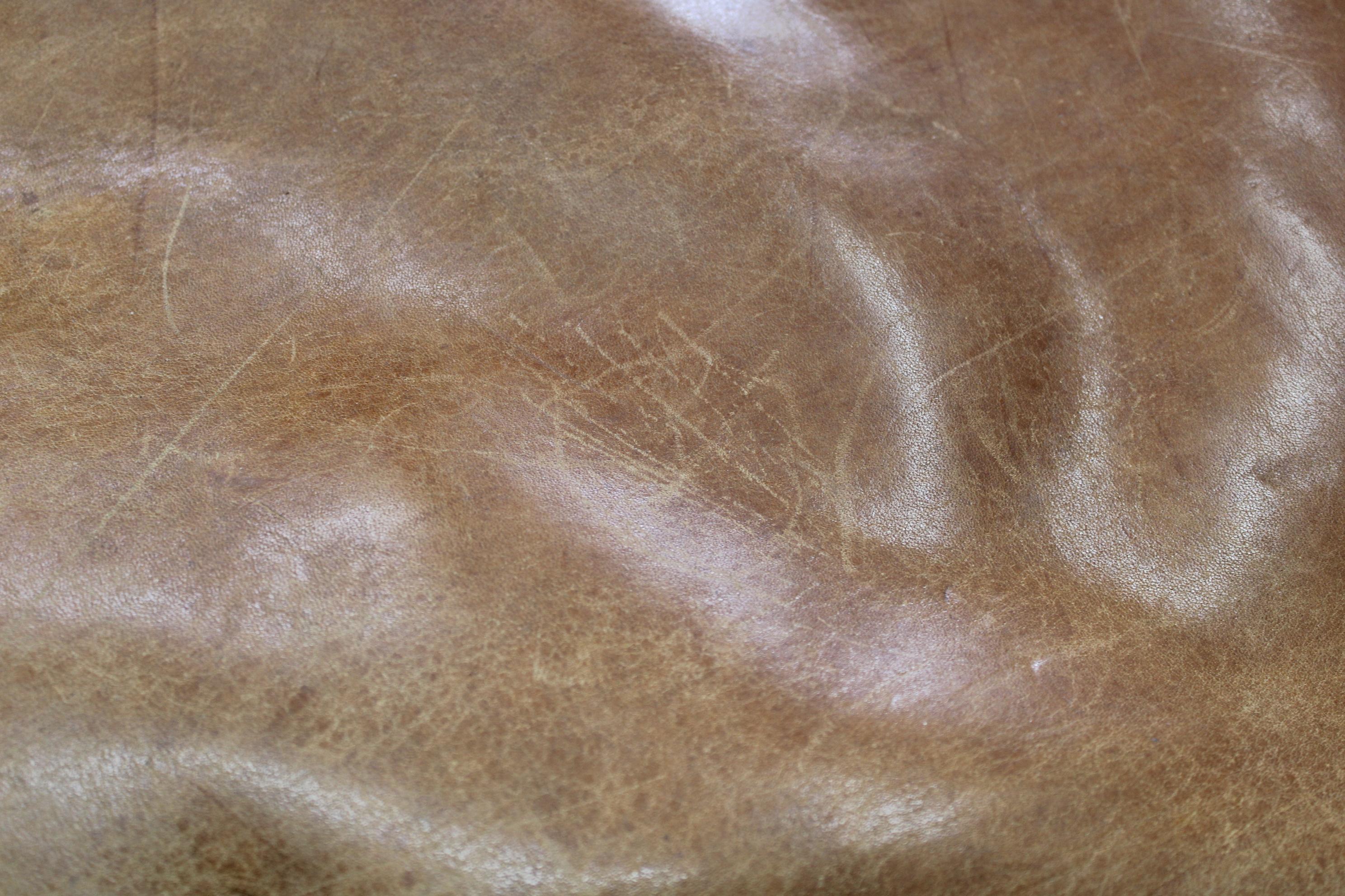 Tapis de gymnastique en cuir épais tchécoslovaque des années 1930, patine d'origine en vente 3