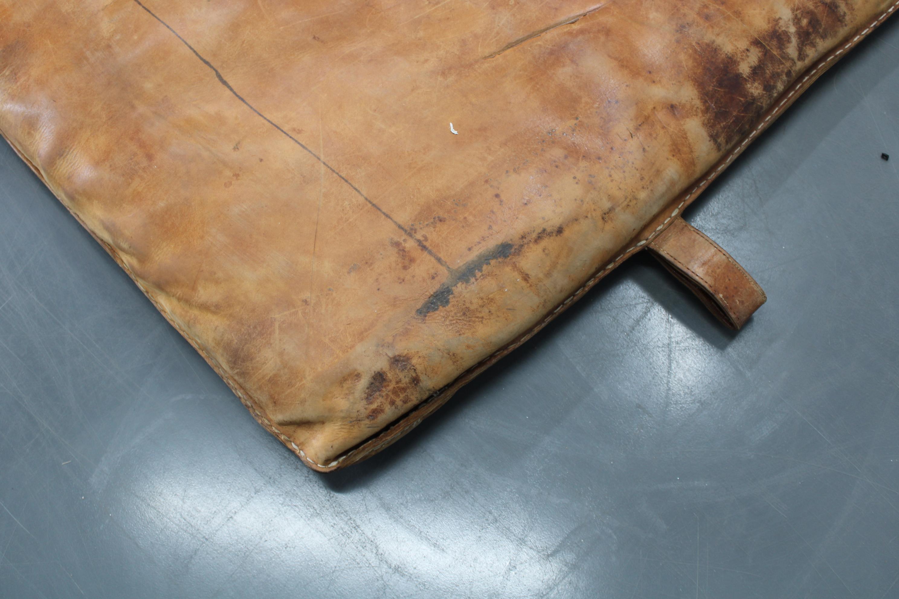 Tapis de gymnastique en cuir épais tchécoslovaque des années 1930, patine d'origine en vente 8