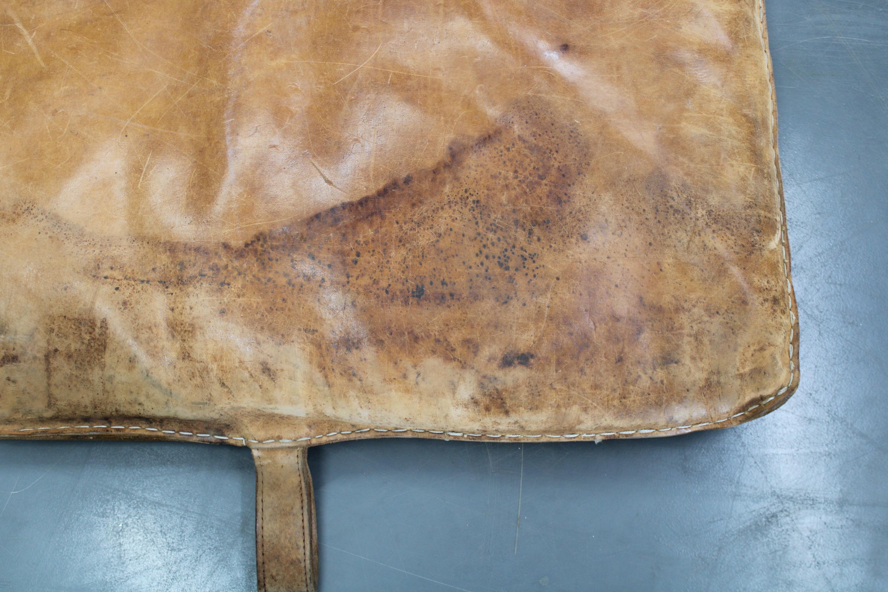 Cuir Tapis de gymnastique en cuir épais tchécoslovaque des années 1930, patiné en vente