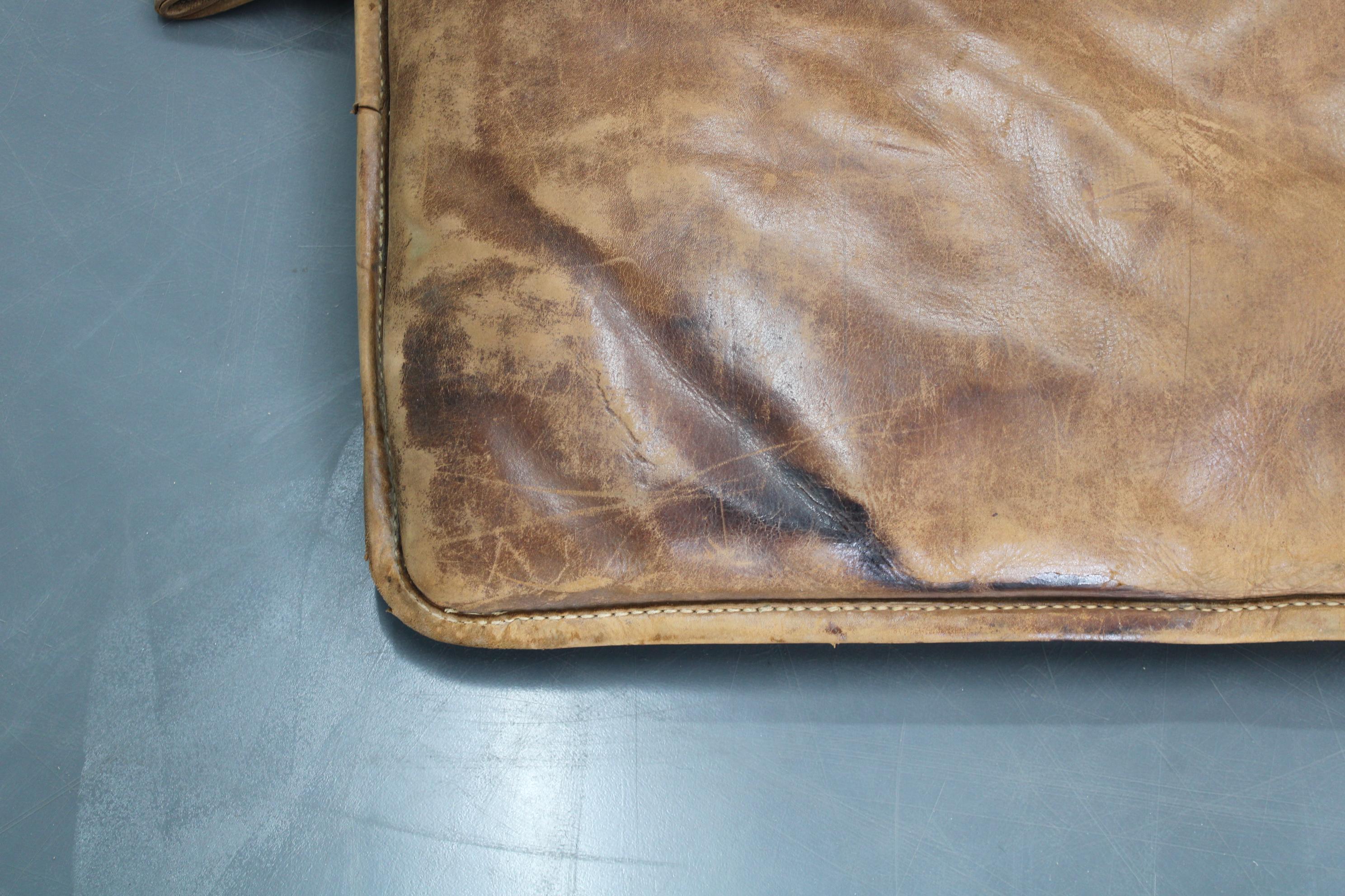 Cuir Tapis de gymnastique en cuir épais tchécoslovaque des années 1930, patiné en vente