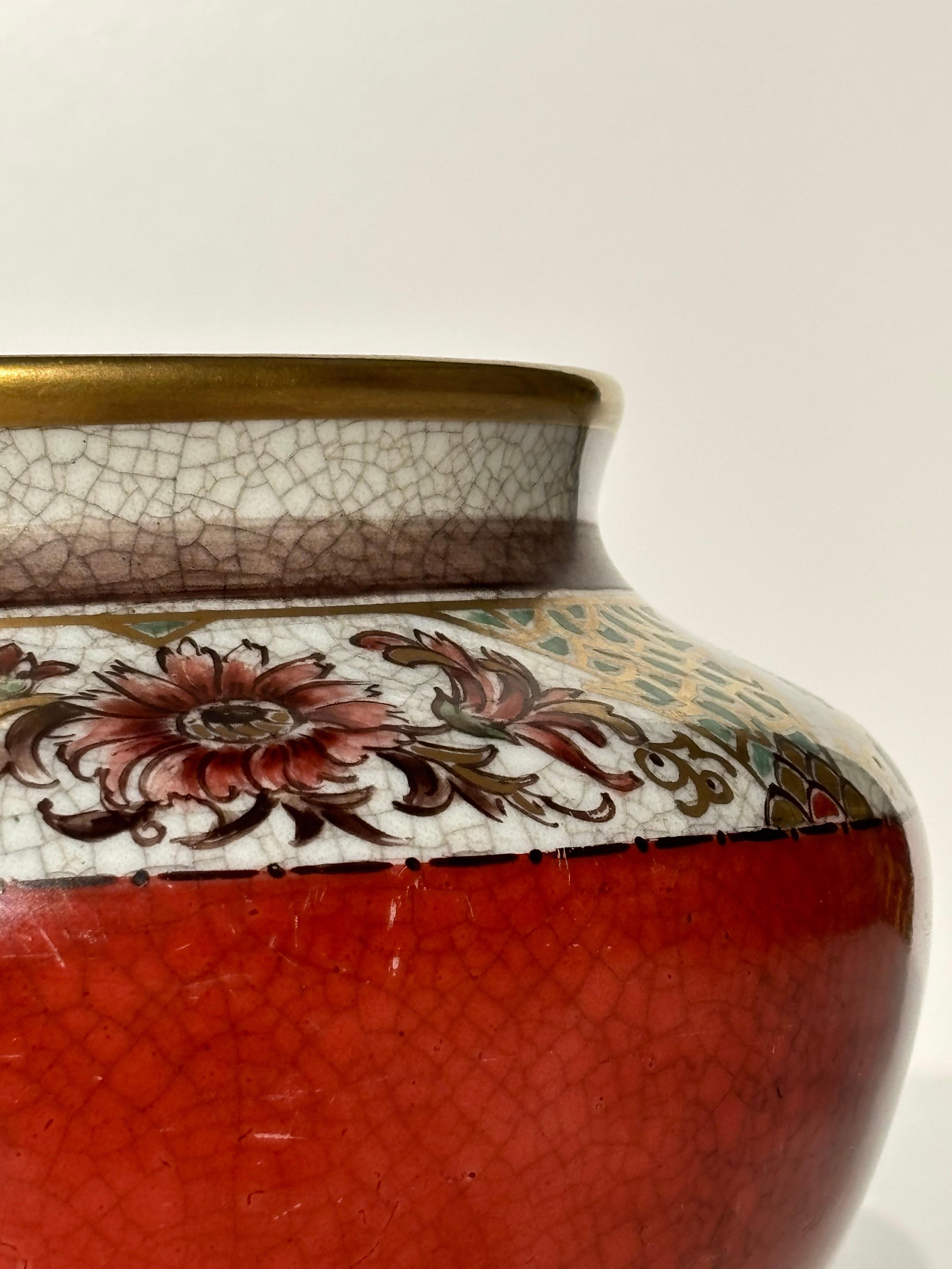 Art nouveau Vase à glaçure craquelée florale rouge brûlé Dahl Jensen des années 1930 en vente