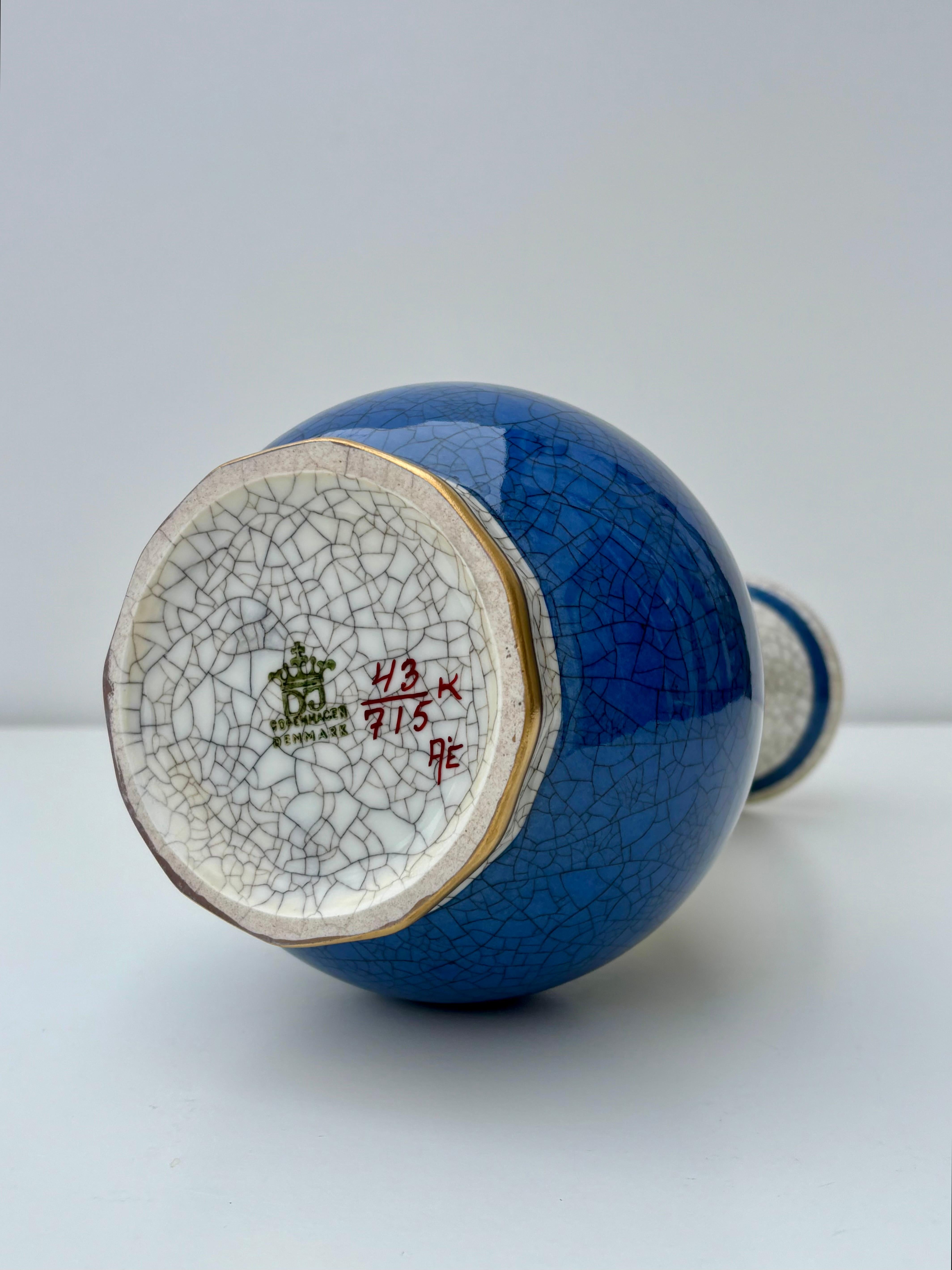 Vaso Dahl Jensen degli anni '30, bianco e blu con smalto craquelé In condizioni buone in vendita a Copenhagen, DK