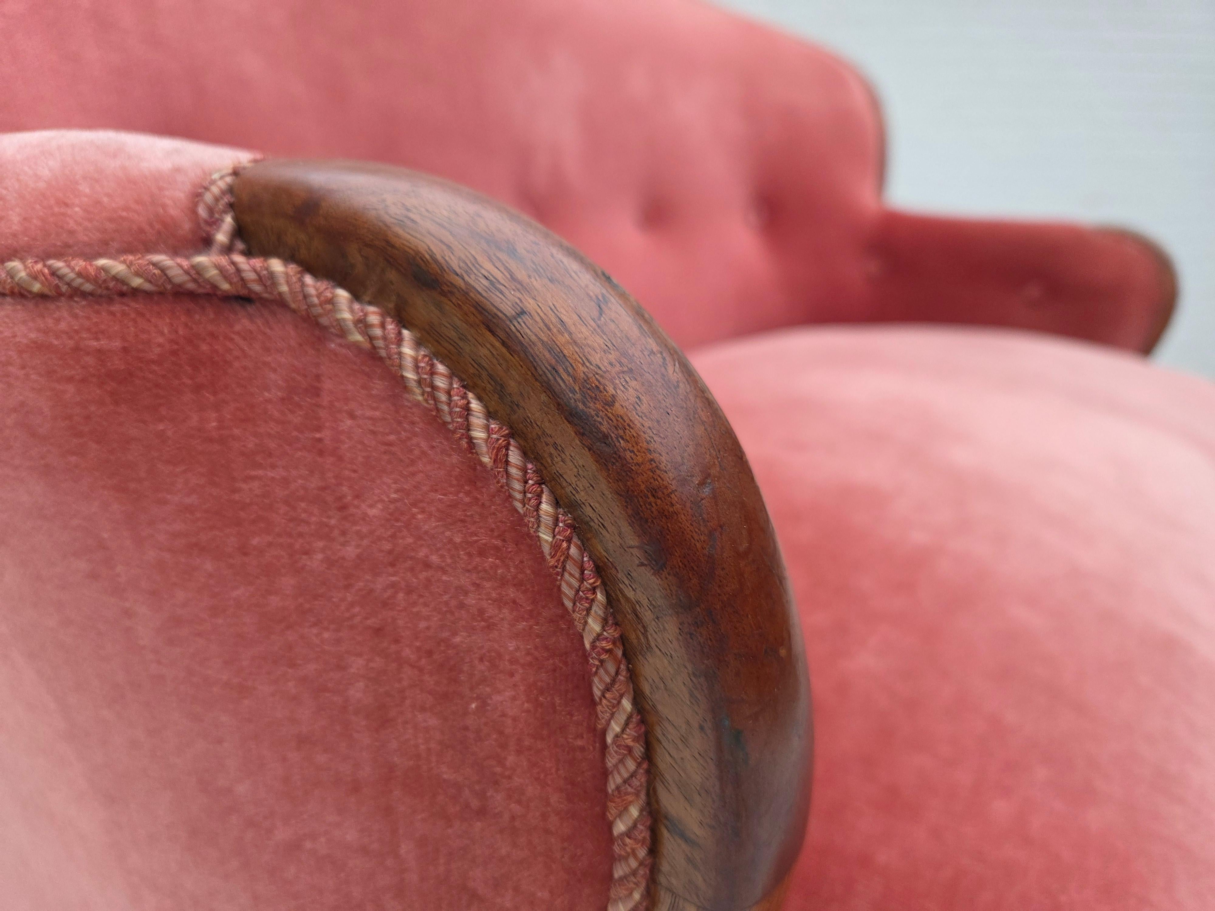 1930s, Danish 2-seater sofa, salmon pink furniture velour, ash wood. In Good Condition In Tarm, 82