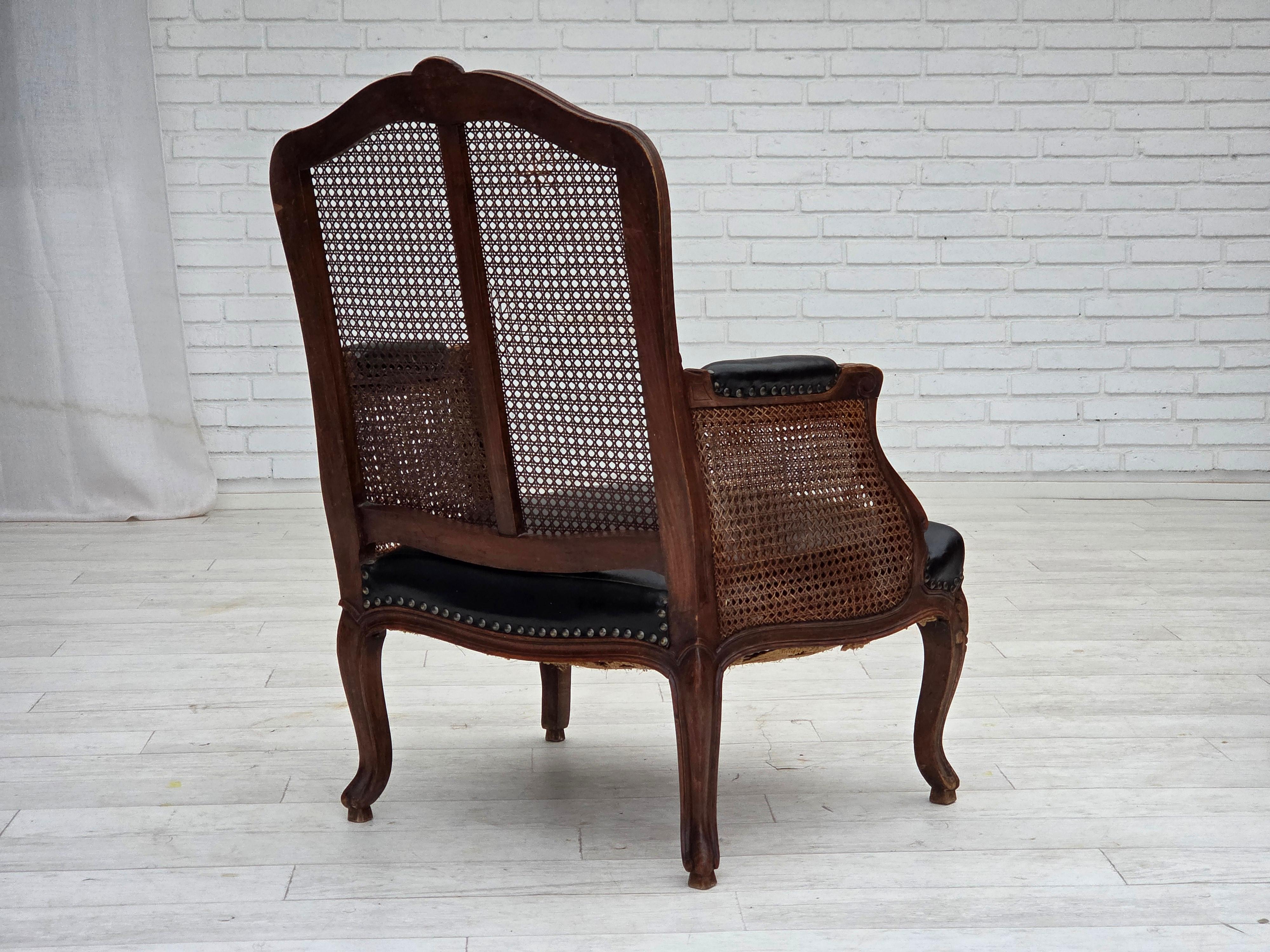 Años 30, sillón danés, cuero, madera de fresno, malla para muebles, retapizado. en venta 4