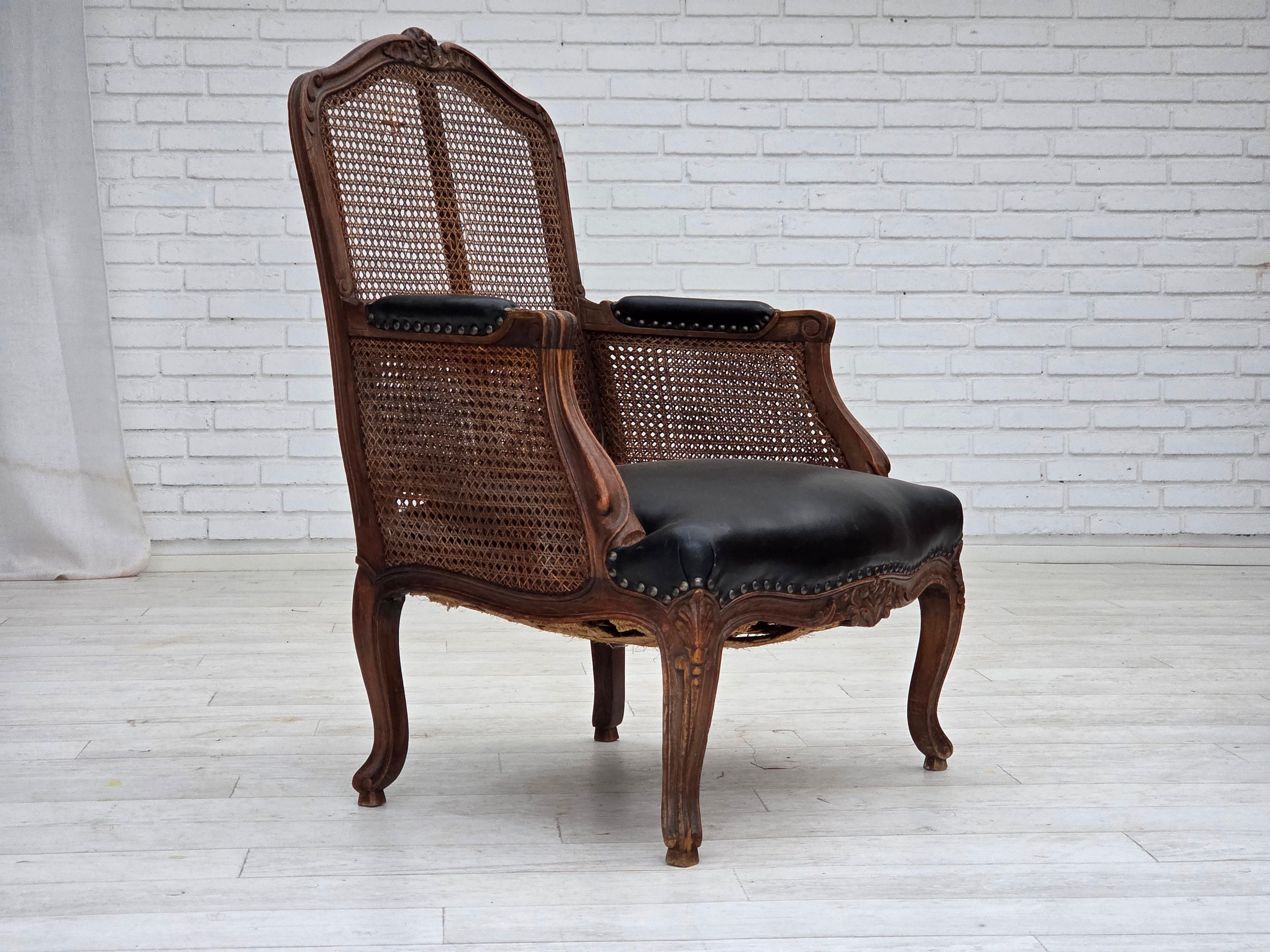 Años 30, sillón danés, cuero, madera de fresno, malla para muebles, retapizado. en Bueno estado para la venta en Tarm, 82