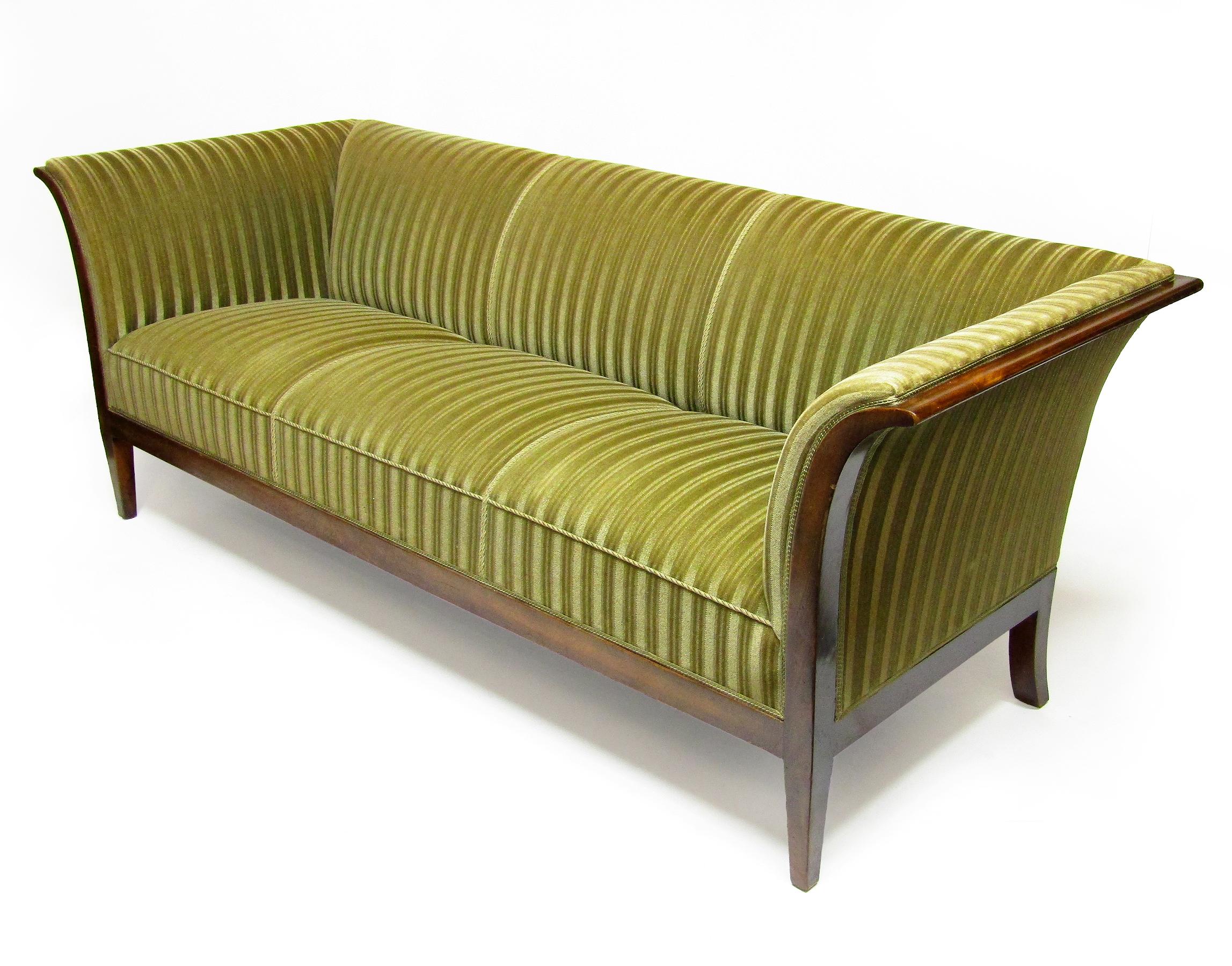 1930s Danish Art Deco 3-Seater Sofa By Frits Henningsen In Good Condition In Shepperton, Surrey
