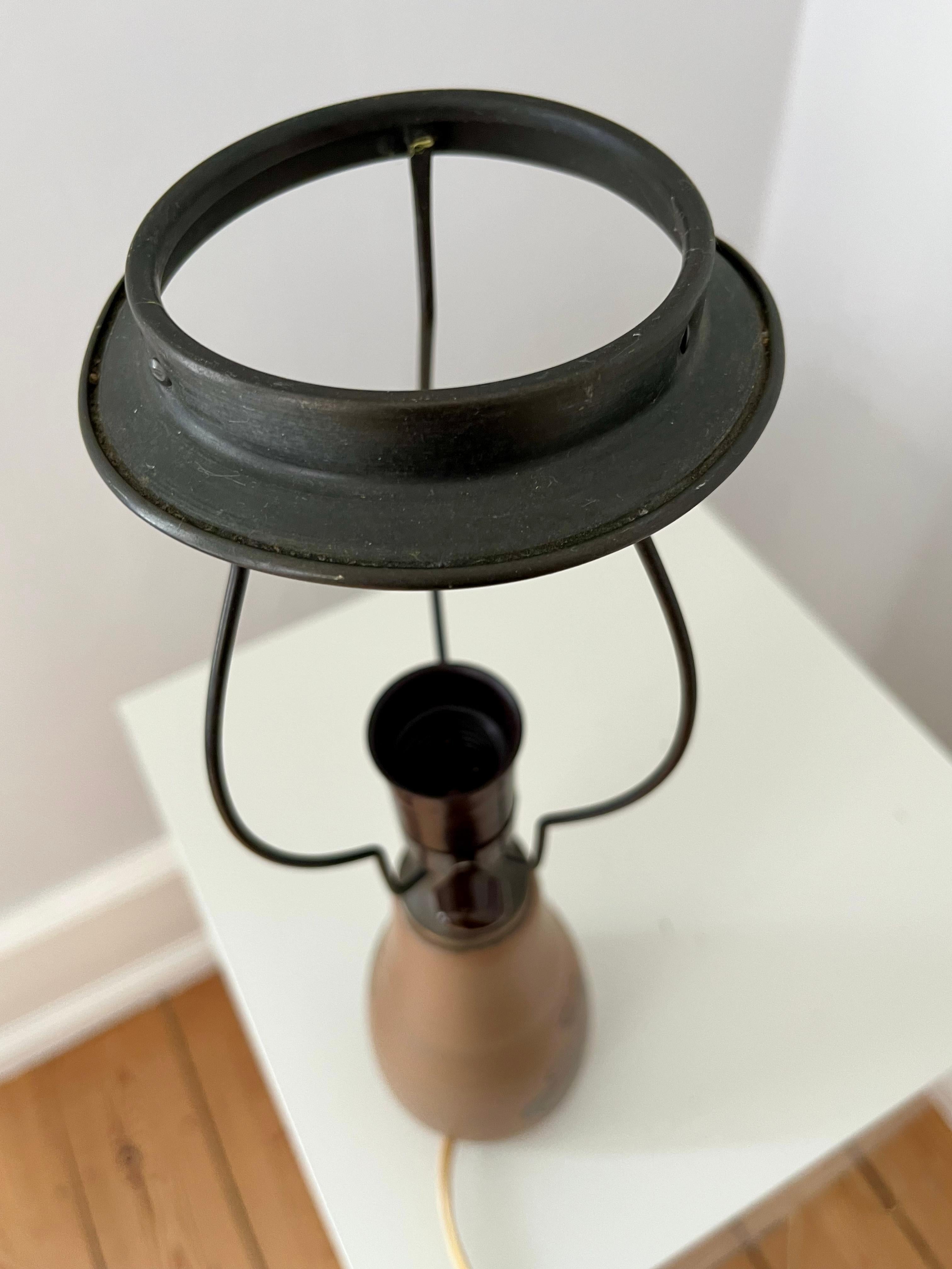 Lampe de table danoise en céramique Art nouveau des années 1930 décorée à la main par L. Hjort en vente 5
