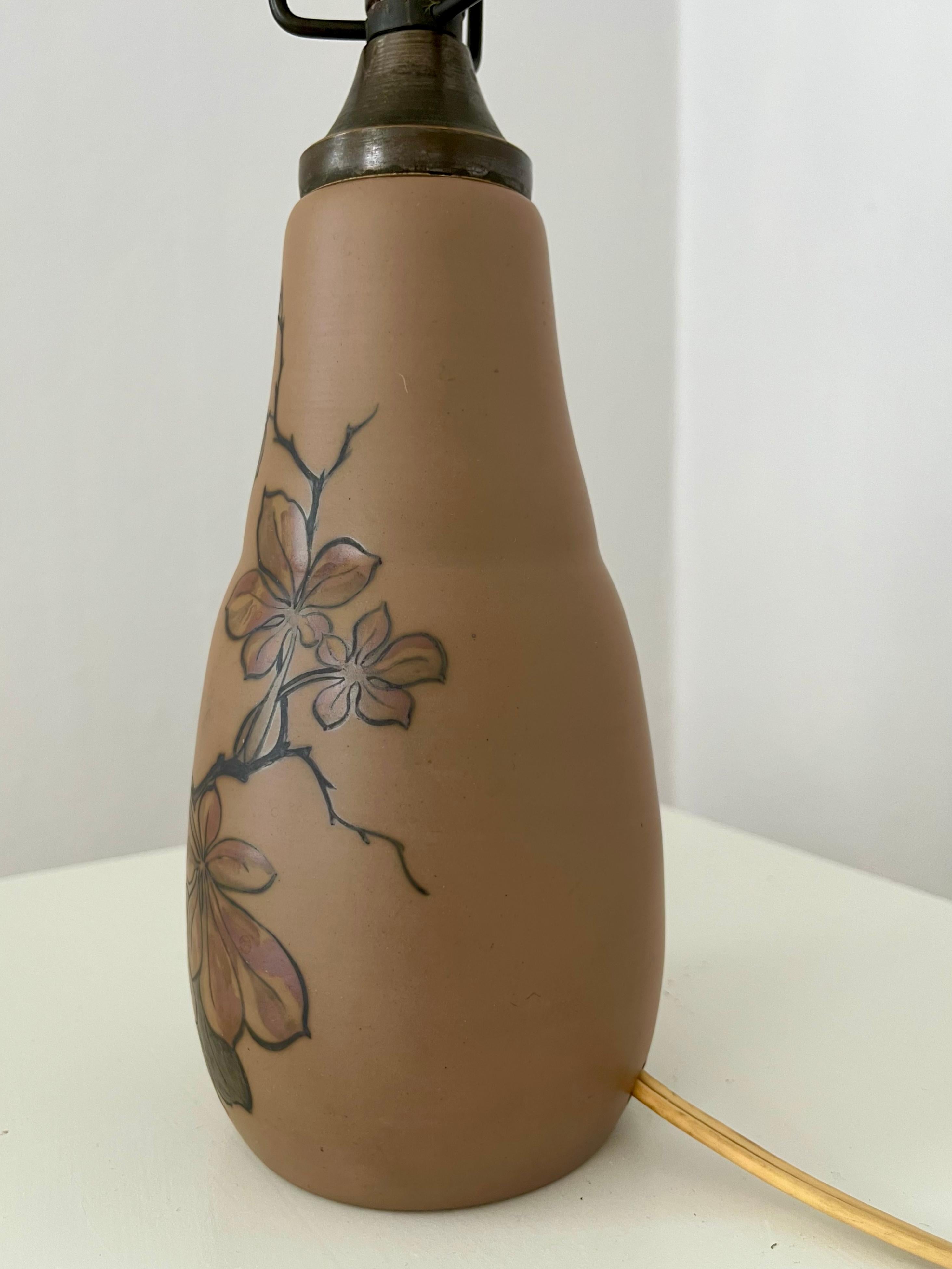 1930s Danish art nouveau ceramic hand decorated table lamp by L. Hjort In Good Condition For Sale In Frederiksberg C, DK