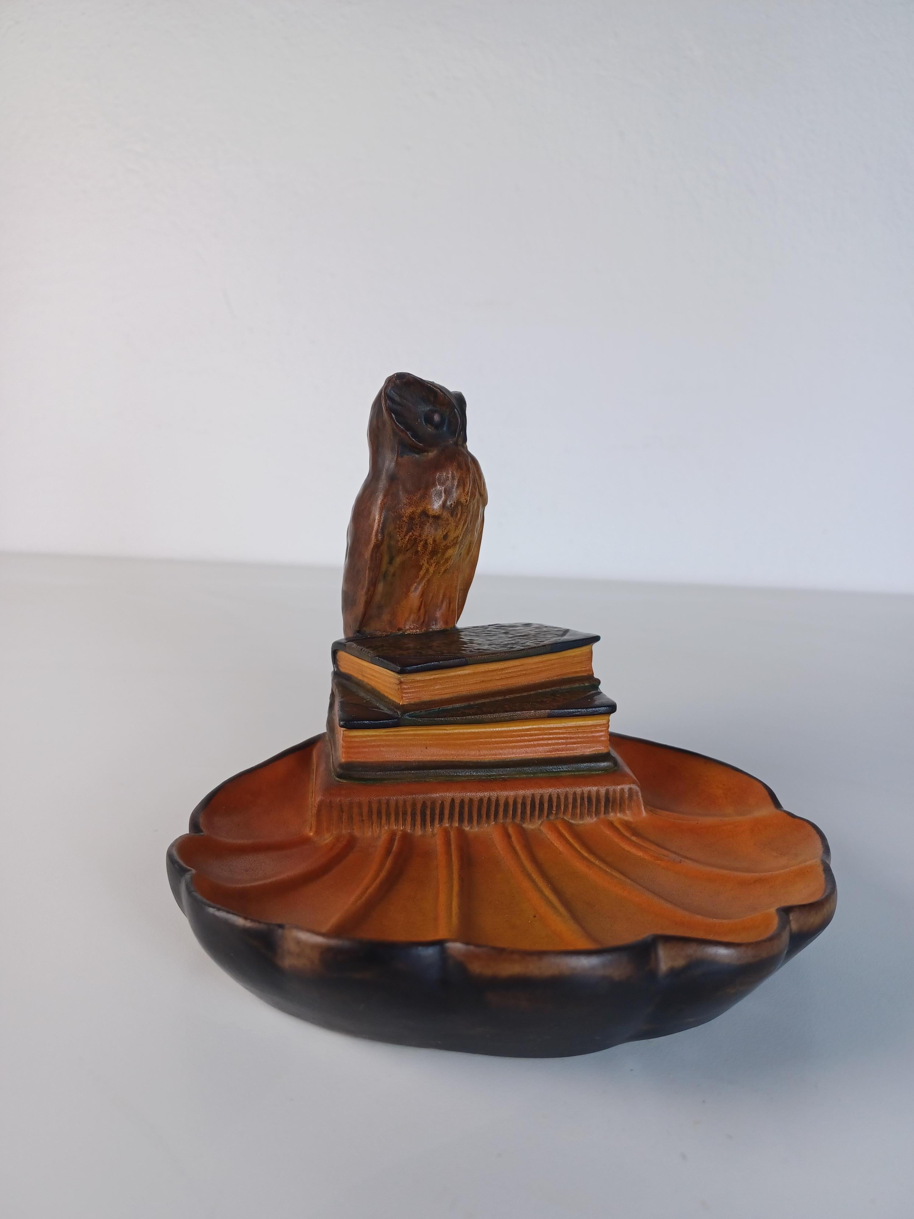 Metà XX secolo Ciotola gufo artigianale Art Nouveau danese degli anni '30 - Vassoio per cenere di P. Ipsen Enke in vendita