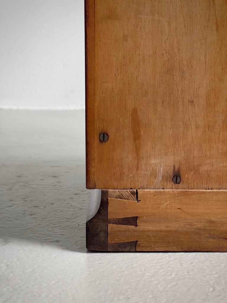 1930s Danish Cabinet Maker Magazine holder crafted in lacquered hardwood. For Sale 4