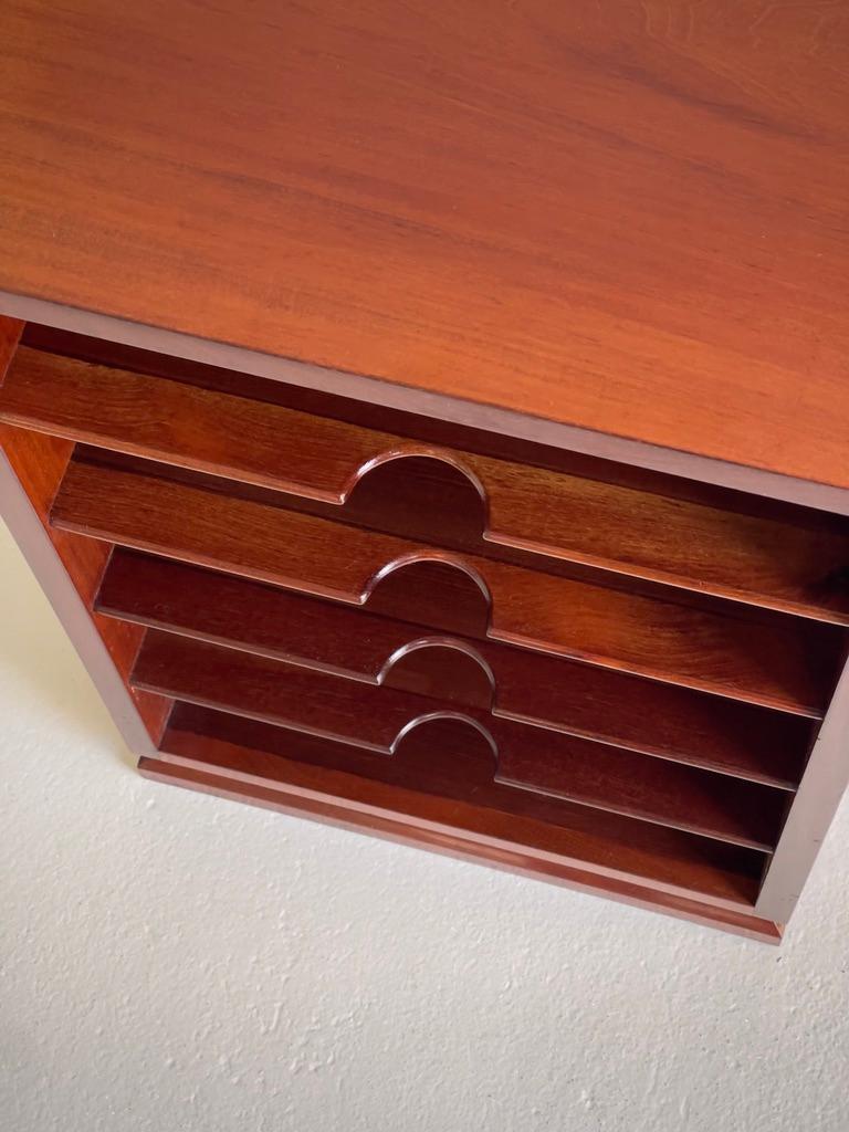 1930s Danish Cabinet Maker Magazine holder crafted in lacquered hardwood. For Sale 8
