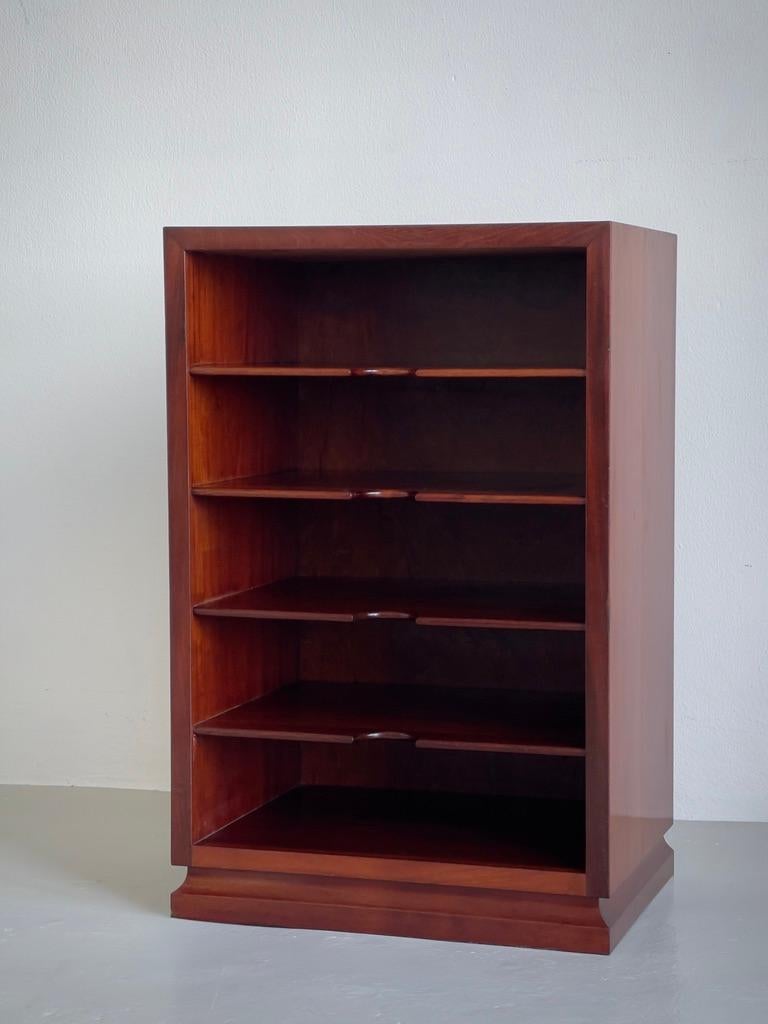 Scandinavian Modern 1930s Danish Cabinet Maker Magazine holder crafted in lacquered hardwood. For Sale