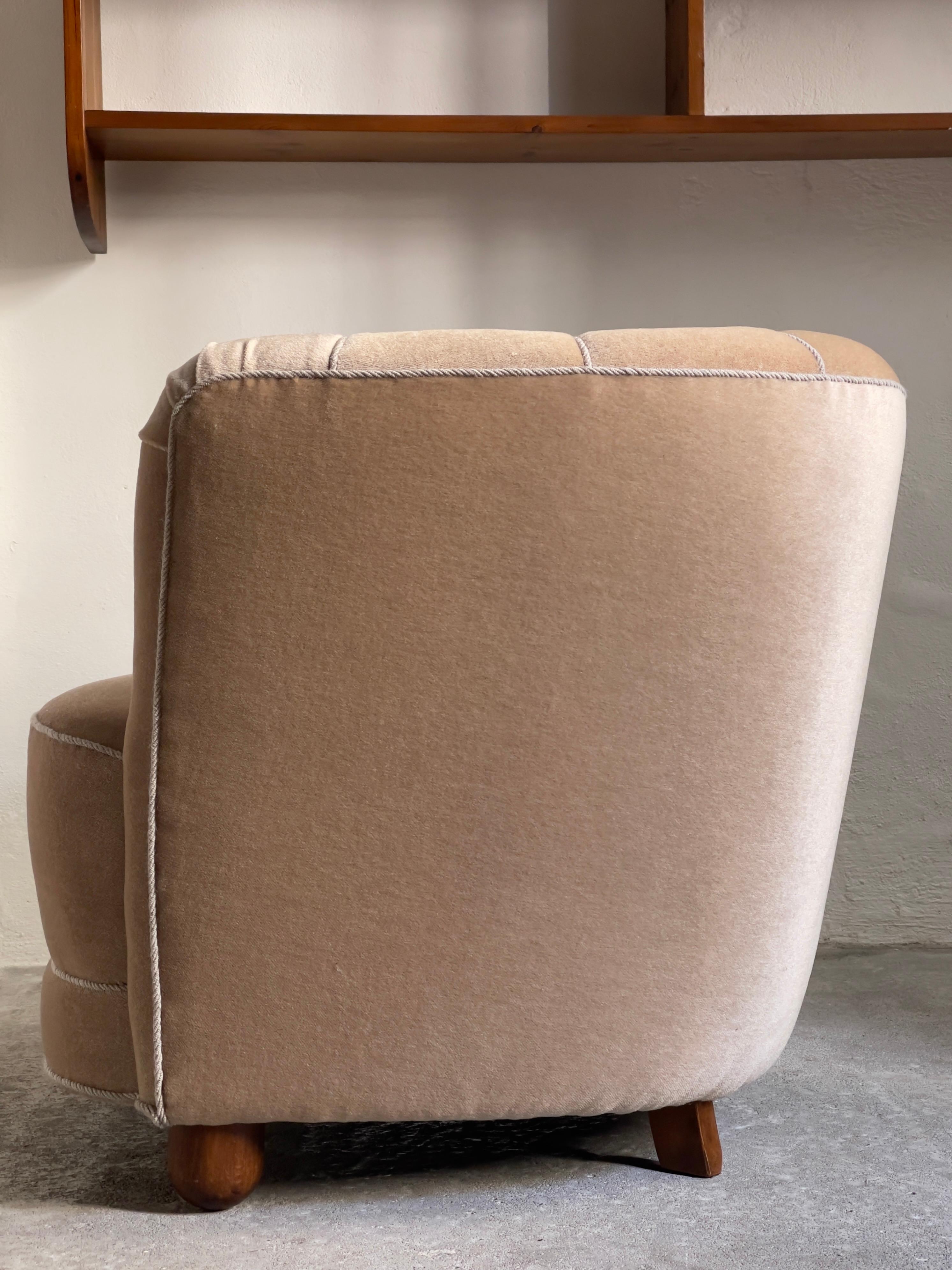 1930s Danish modern Easy Chair reupholstered in Premium beige Mohair For Sale 5