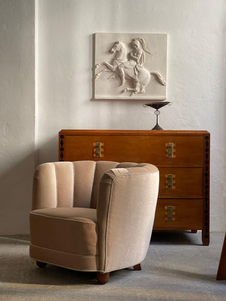 Dänischer moderner Easy Chair aus den 1930er Jahren, neu gepolstert mit Premium-Beige-Mohair im Angebot 7