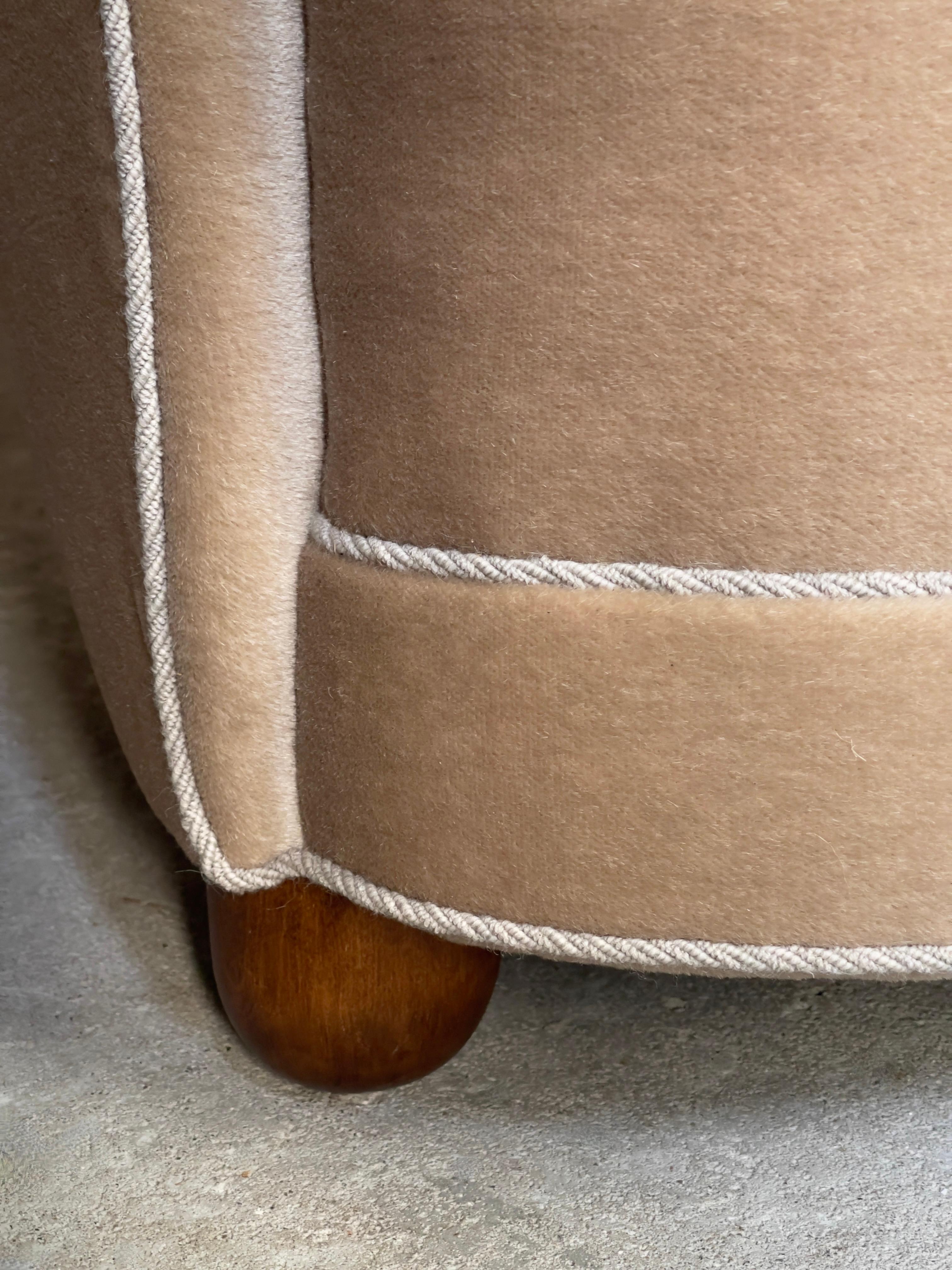 1930s Danish modern Easy Chair reupholstered in Premium beige Mohair In Excellent Condition For Sale In København K, 84