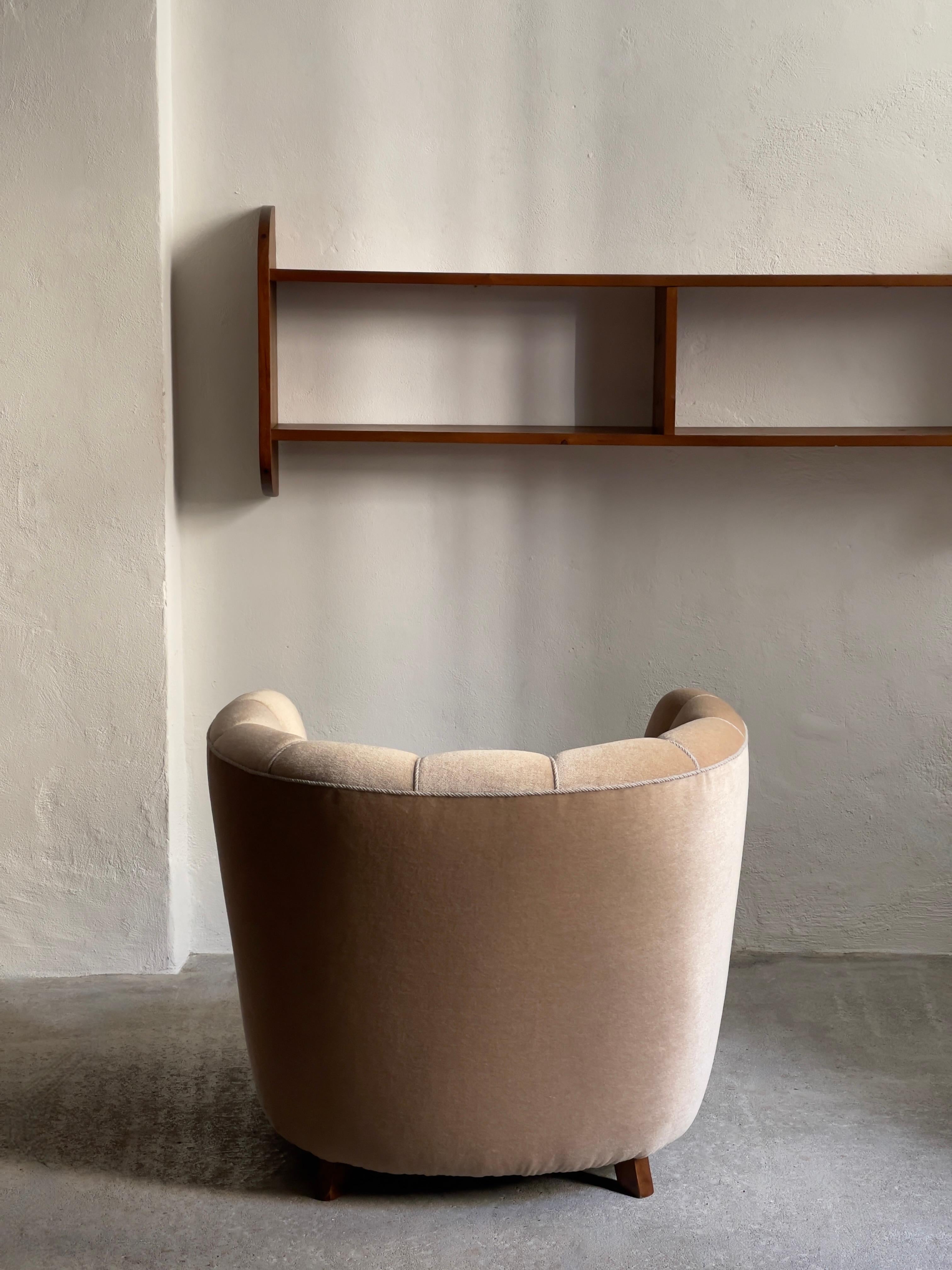 Sillón danés moderno de los años 30 retapizado en mohair beige de primera calidad en venta 1
