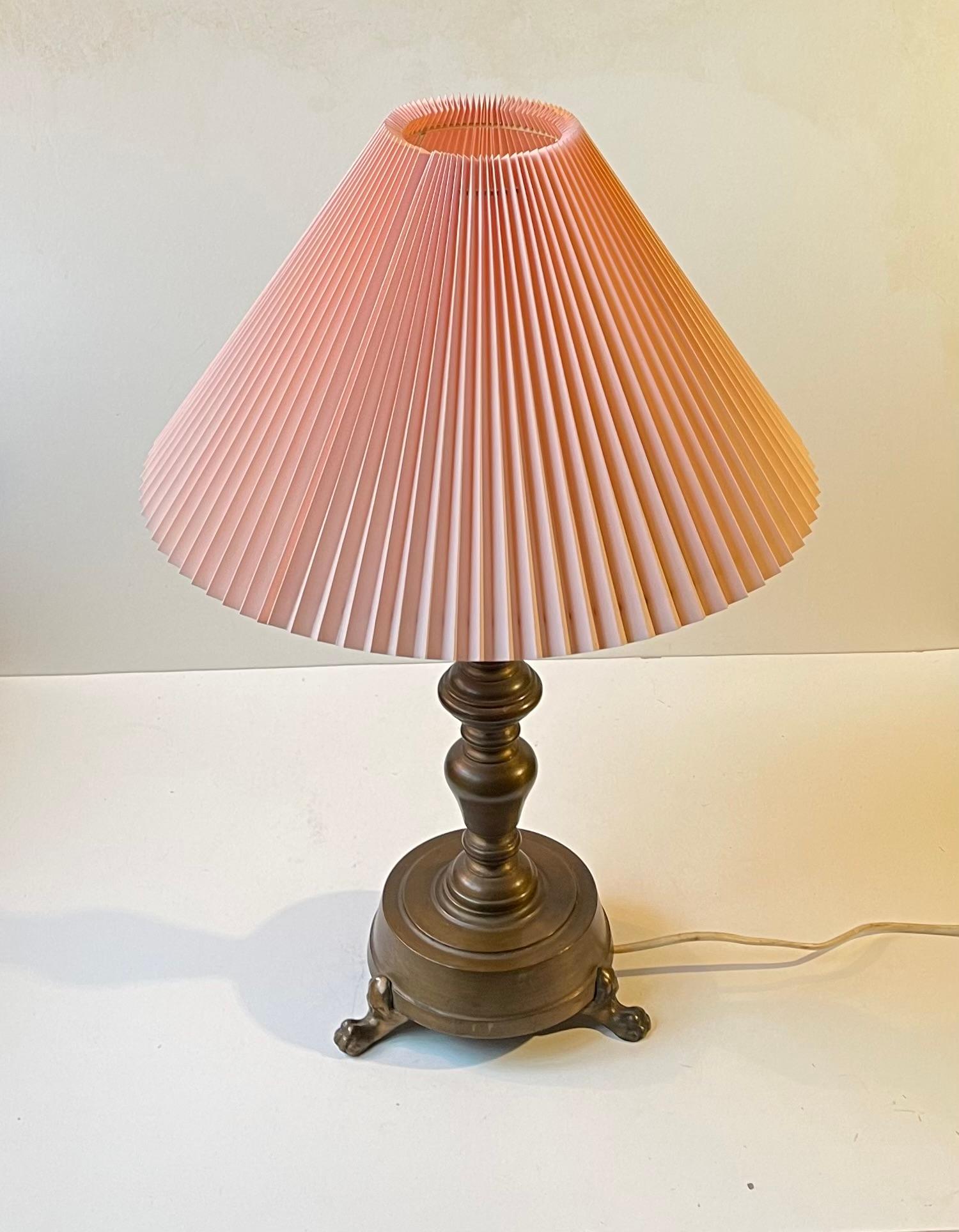 Arts and Crafts 1930s Danish Lion Paw Bronze Table Lamp with Pink Shade For Sale