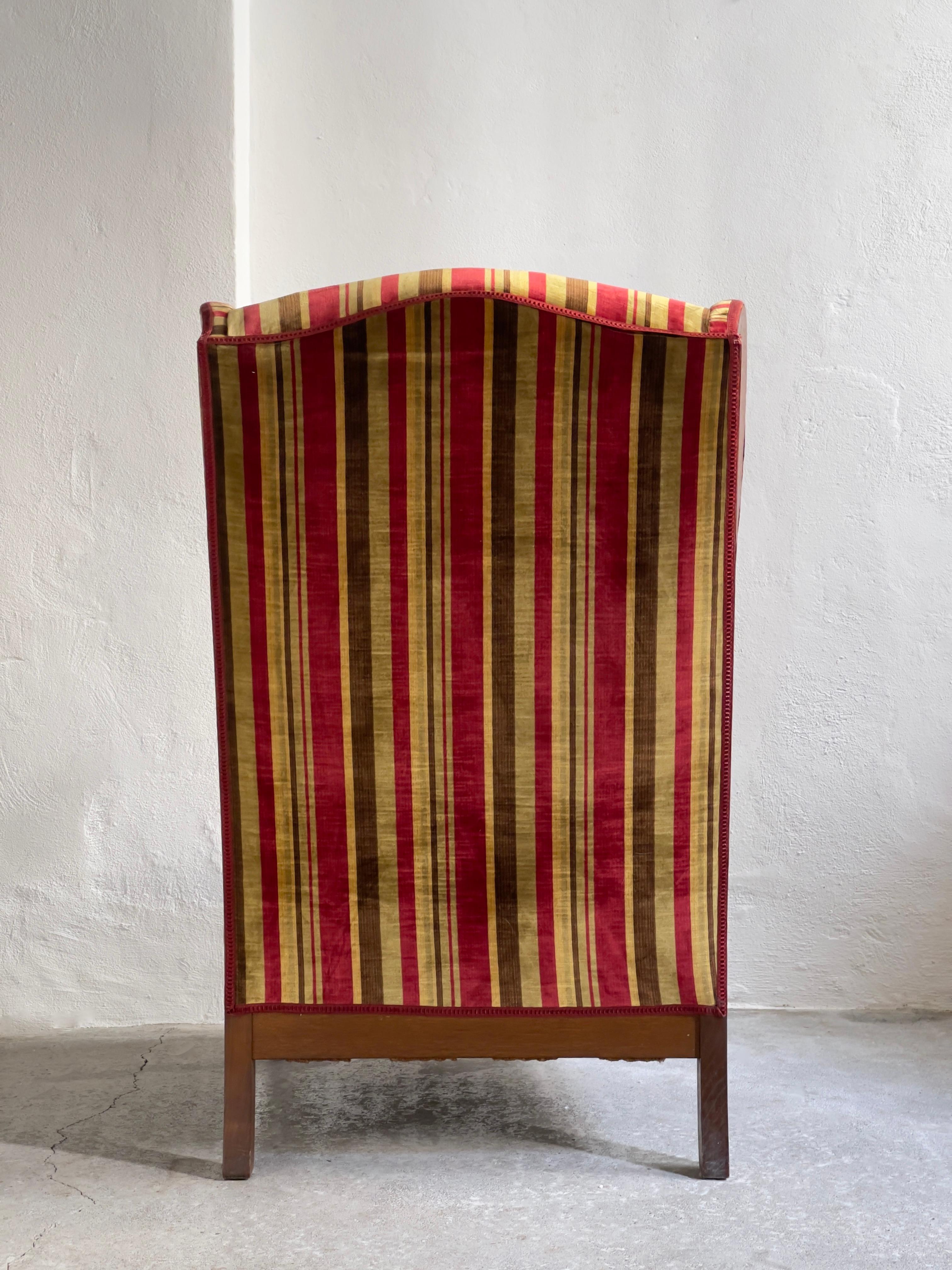 1930s Danish Modern Lounge Chair in Solid Oak and Striped Velvet Upholstery For Sale 2