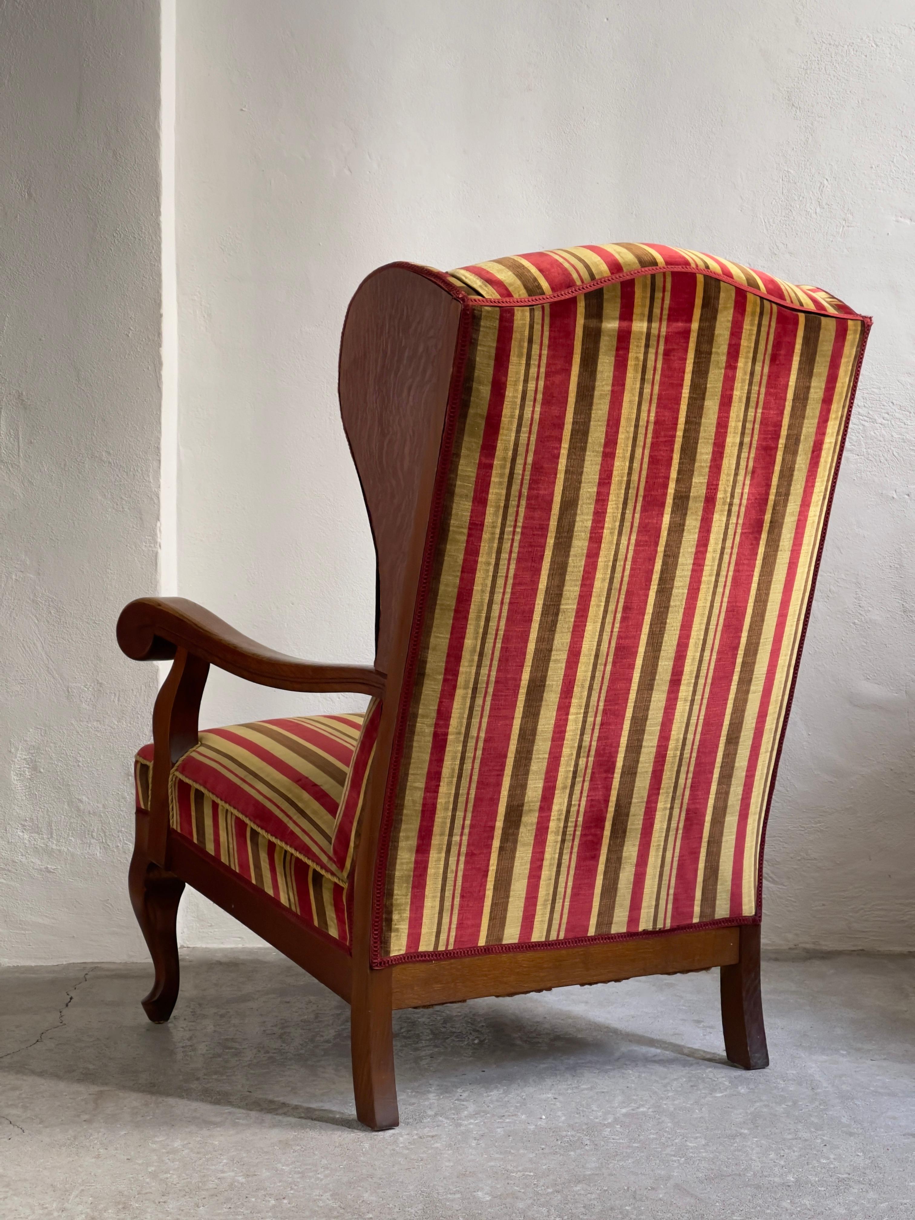 1930s Danish Modern Lounge Chair in Solid Oak and Striped Velvet Upholstery  For Sale 3