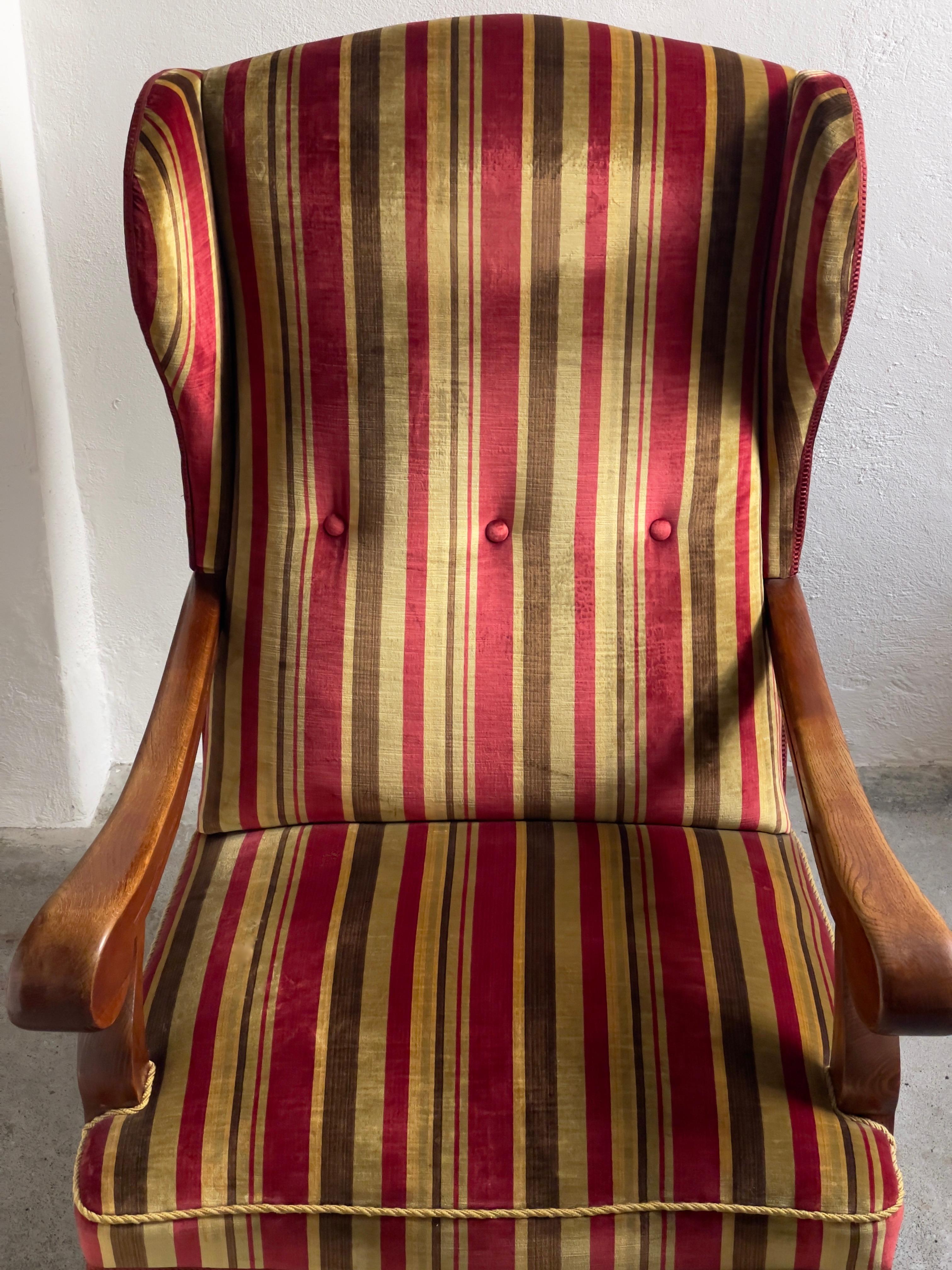 1930s Danish Modern Lounge Chair in Solid Oak and Striped Velvet Upholstery  For Sale 6