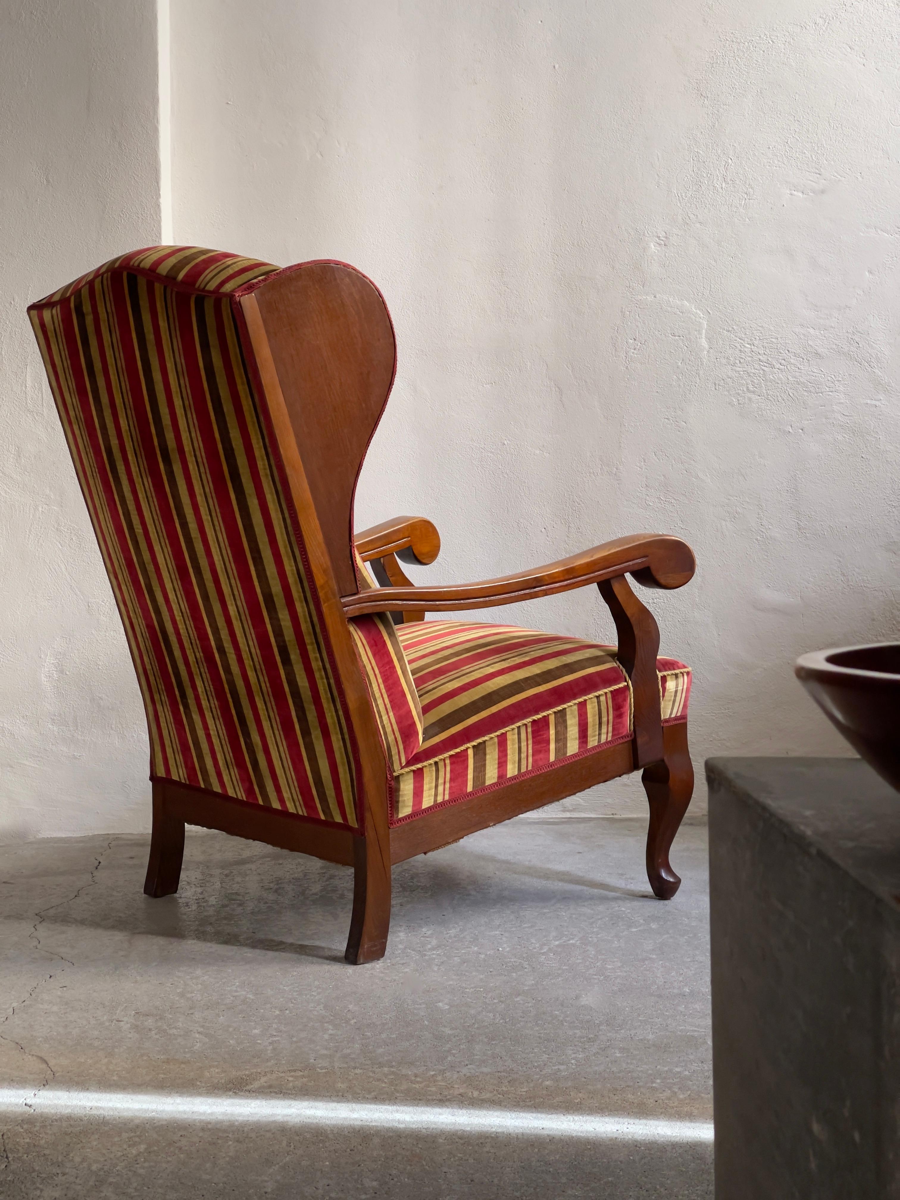 1930s Danish Modern Lounge Chair in Solid Oak and Striped Velvet Upholstery  In Good Condition For Sale In København K, 84