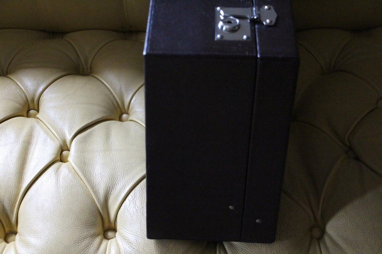 1930's Dark Brown Louis Vuitton Suitcase,  Louis Vuitton Trunk For Sale 3