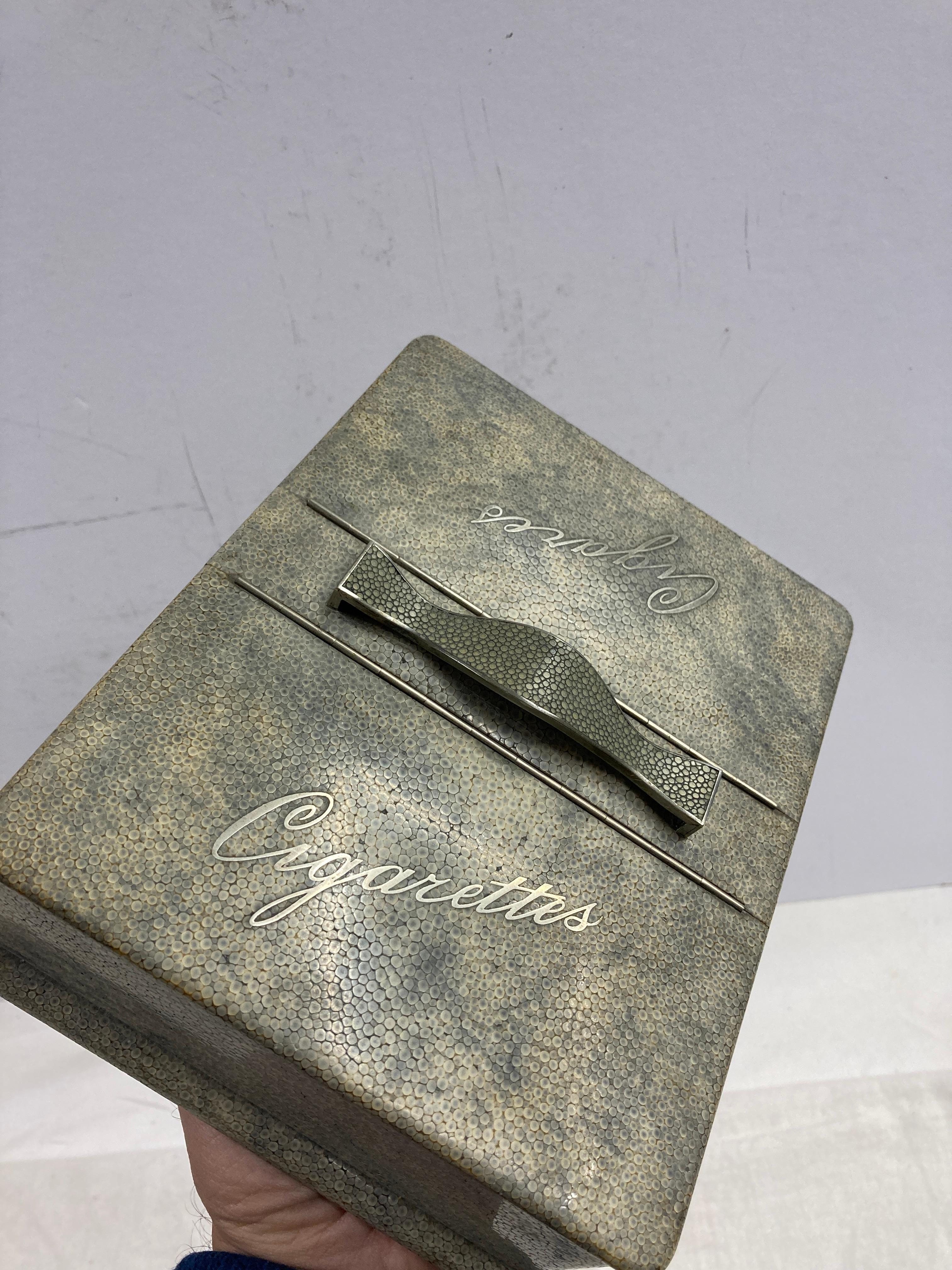 1930's  caja de cigarrillos decorativa mediados del siglo XX en venta