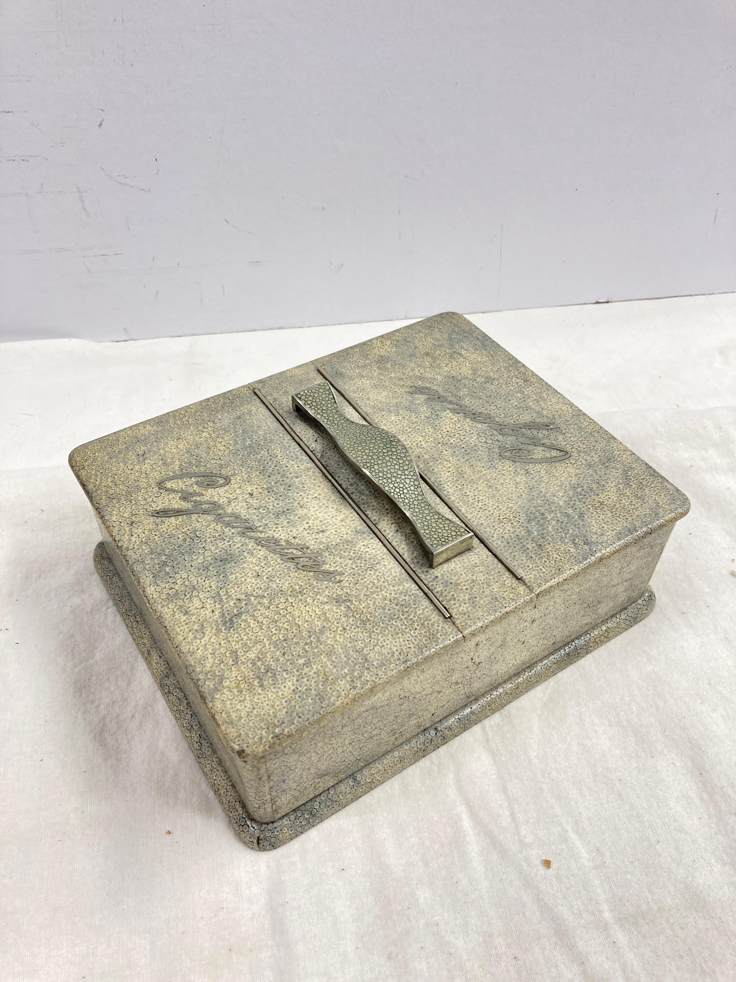 1930's  caja de cigarrillos decorativa Cuero en venta