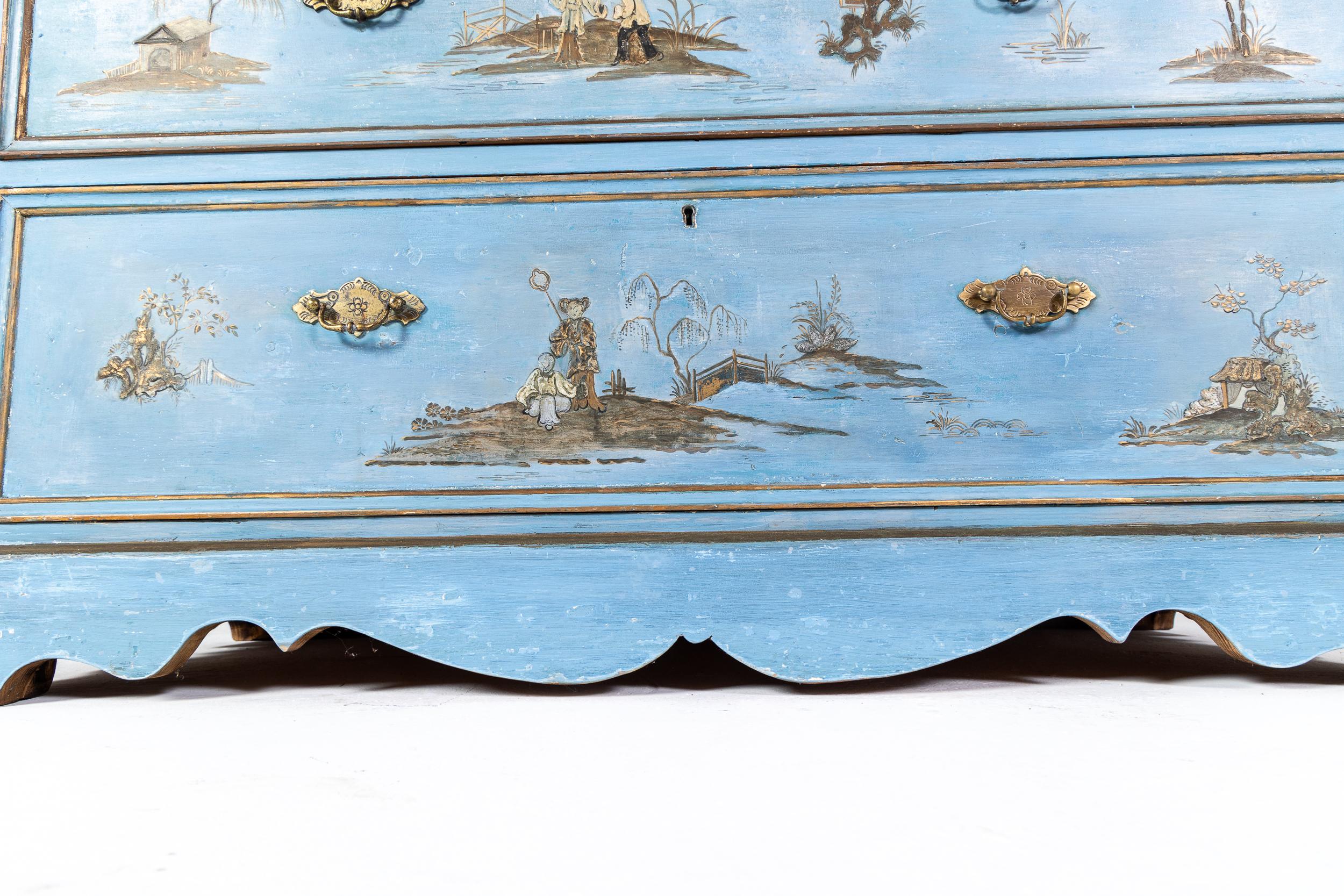 1930s Decorative English Japanned Chest of Drawers In Good Condition For Sale In Gloucestershire, GB