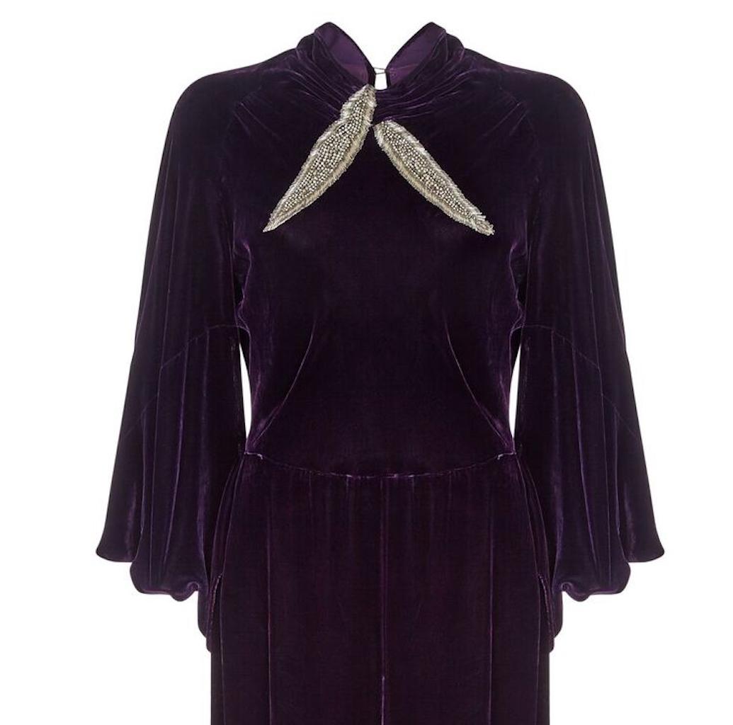 1930s Deep Purple Velvet Dress With Diamante Feather Design (Schwarz)