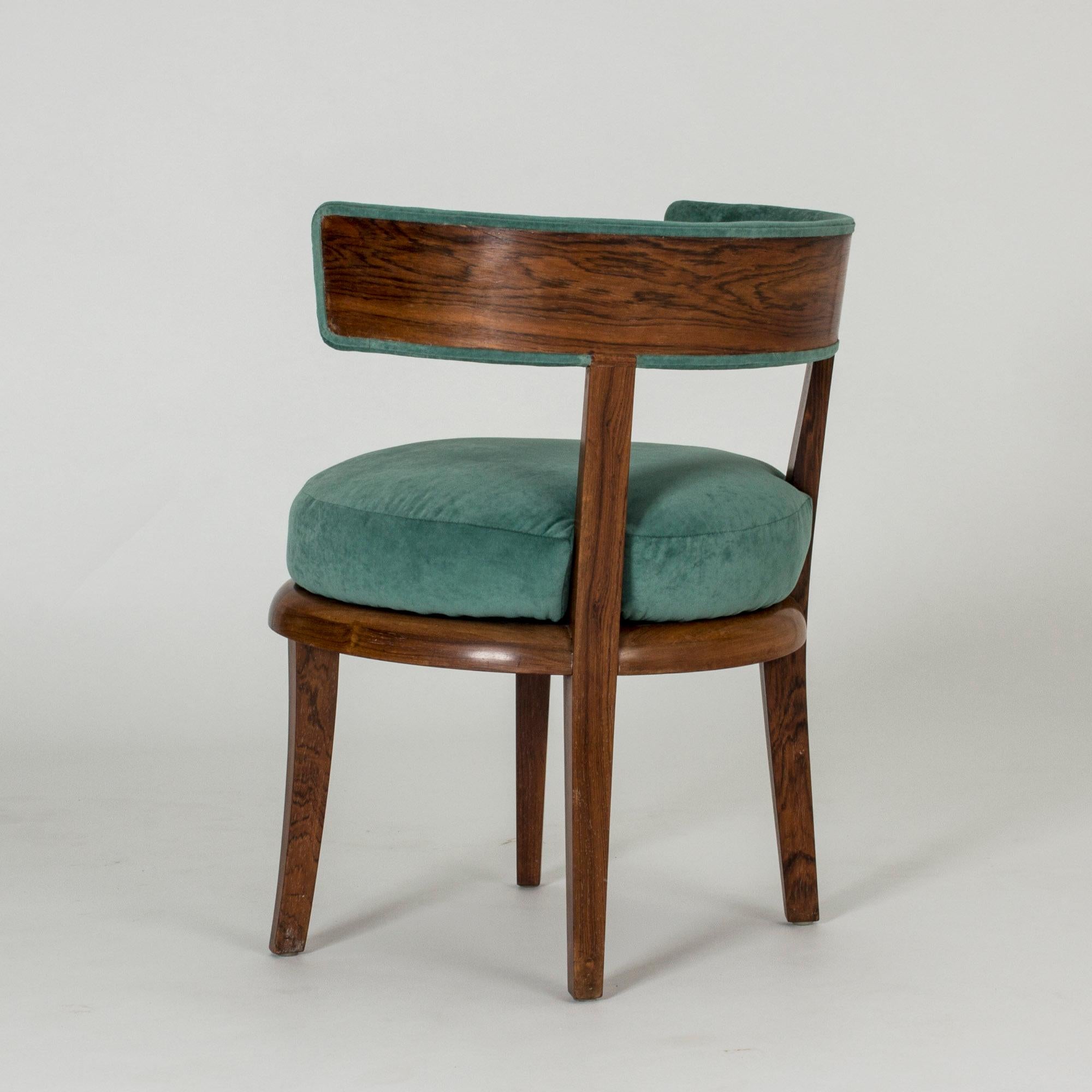 Beautiful rosewood chair by Carl Hörvik, commissioned by and made for the Stockholm Exhibition in 1930 and an outstanding example of that period’s luxurious functionalism. Velvet seat and back, newer upholstery.