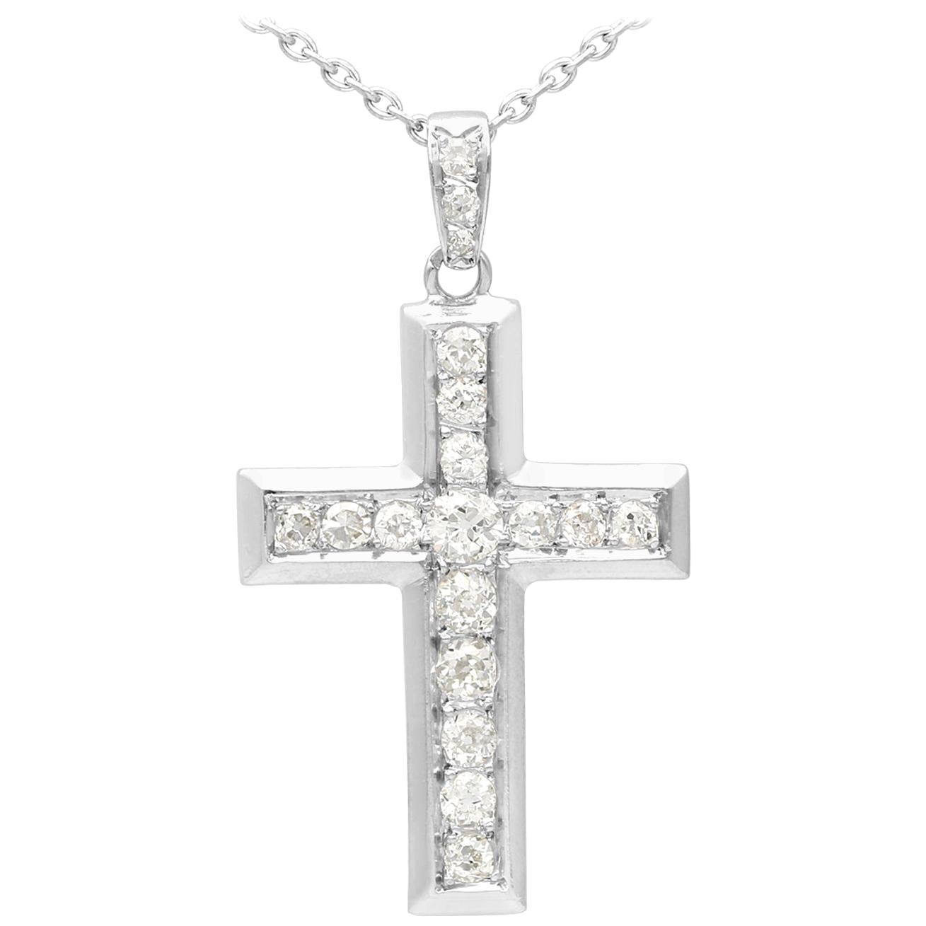 Ciondolo a forma di croce in oro bianco e diamanti del 1930