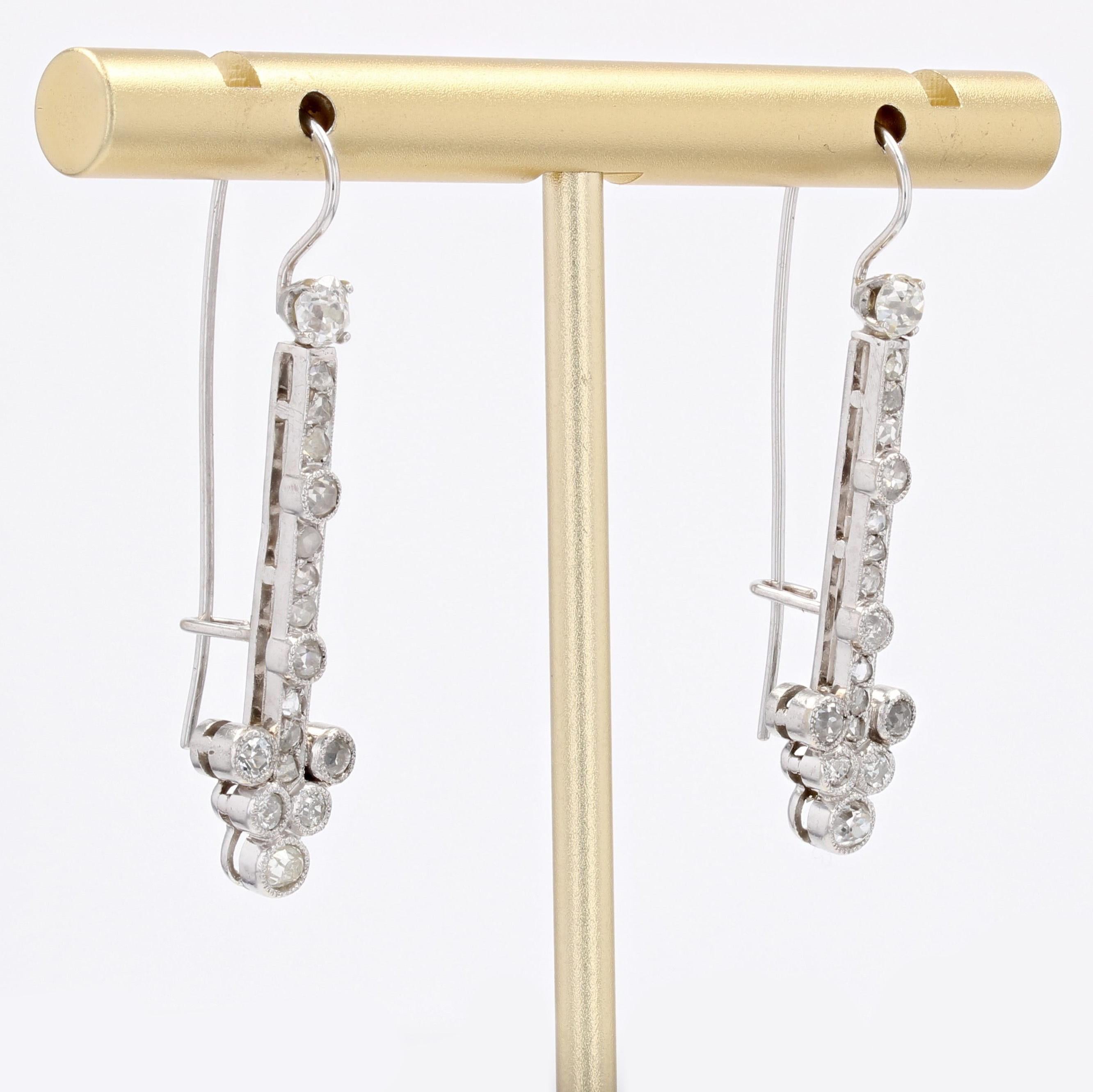 1930s Diamonds 18 Karat White Gold Dangle Earrings In Good Condition For Sale In Poitiers, FR