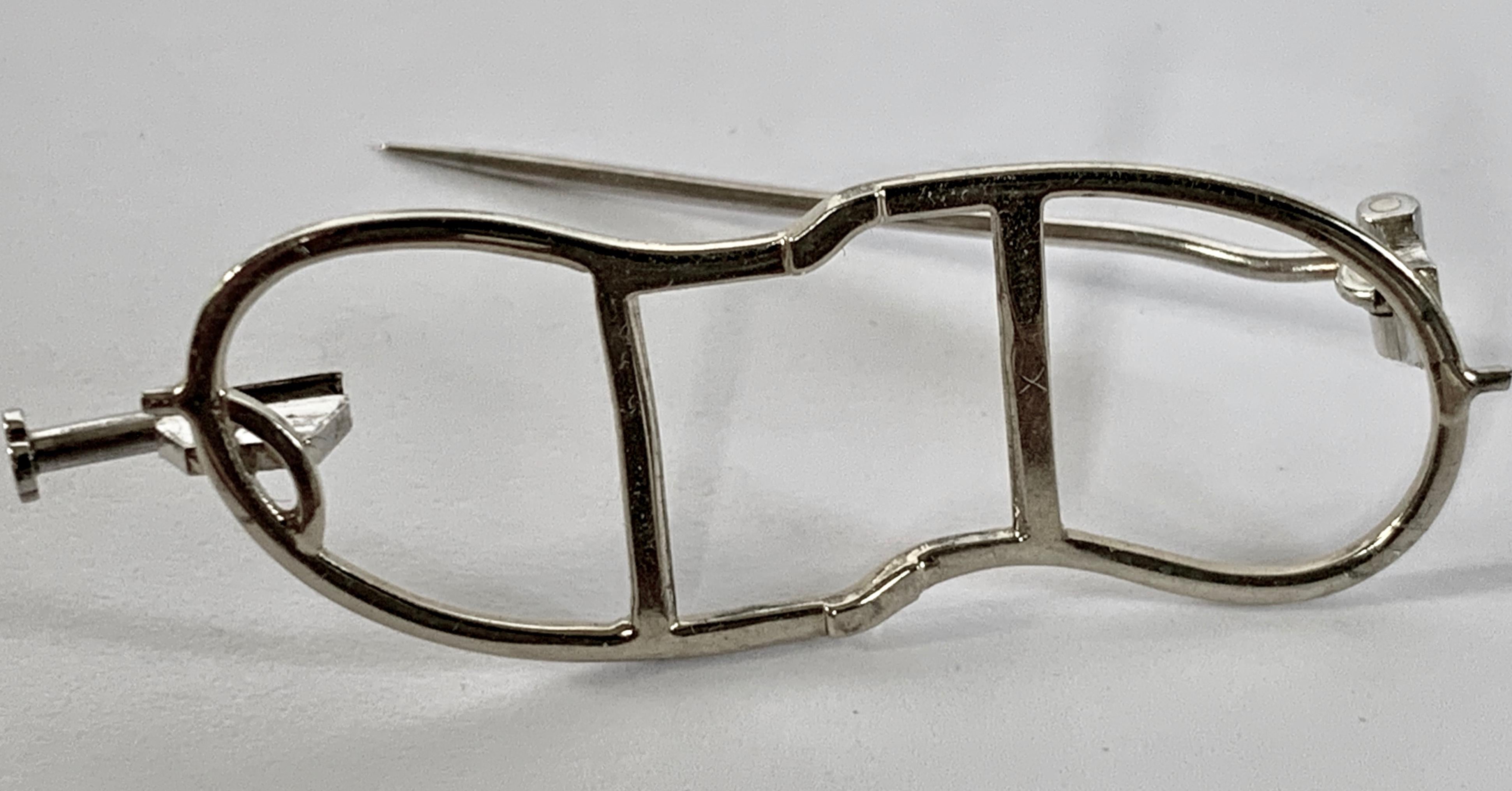 De las mujeres Broche de clip de platino con doble diamante de los años 30 en venta