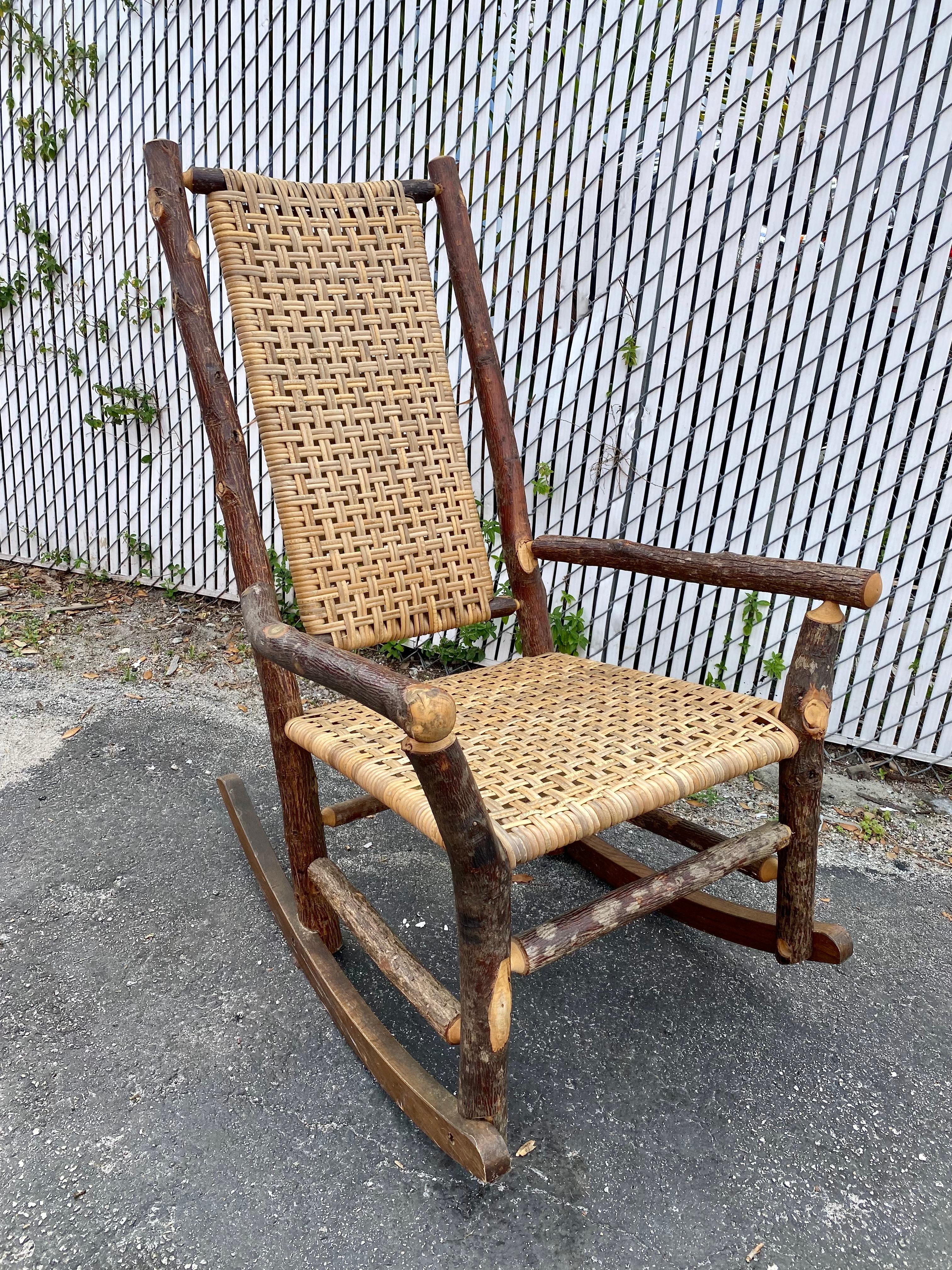 1930s Rustic Organic Double Weave Rattan Oak Rocking Chair en vente 4