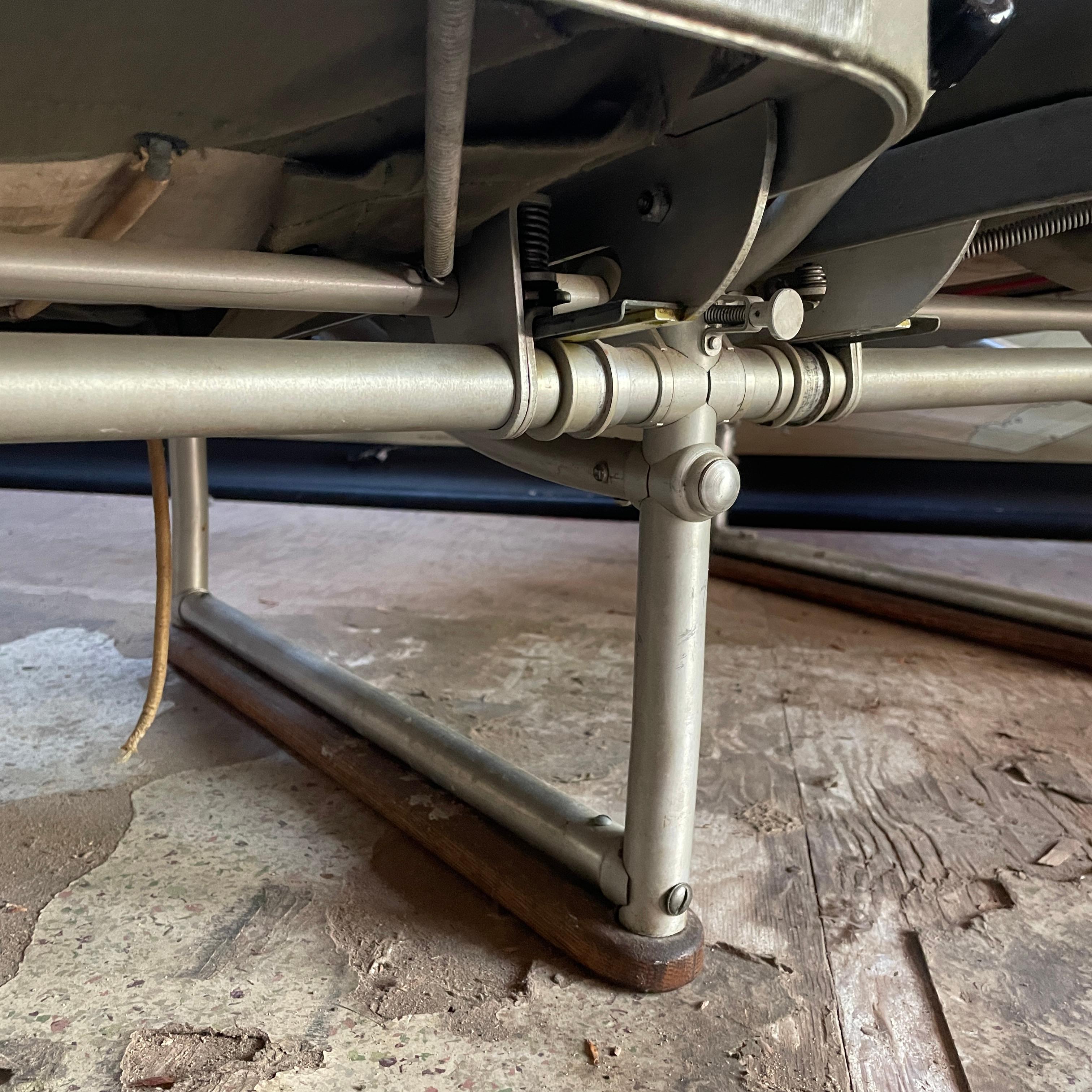 1930 Douglas DC-3 Asientos de pasajero Warren McArthur Corp Silla Settee de mediados de siglo en venta 7