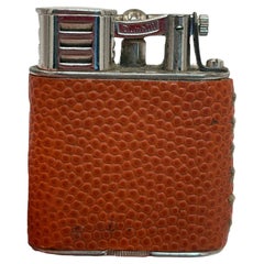 1930 Dunhill "Globetrotter" Encendedor deportivo de brazo de cocodrilo envuelto en piel