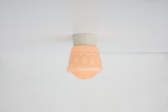 Niederländischer Art-Déco-Wandleuchter aus geblasenem Glas in Blassrosa von Thabur, 1930er Jahre