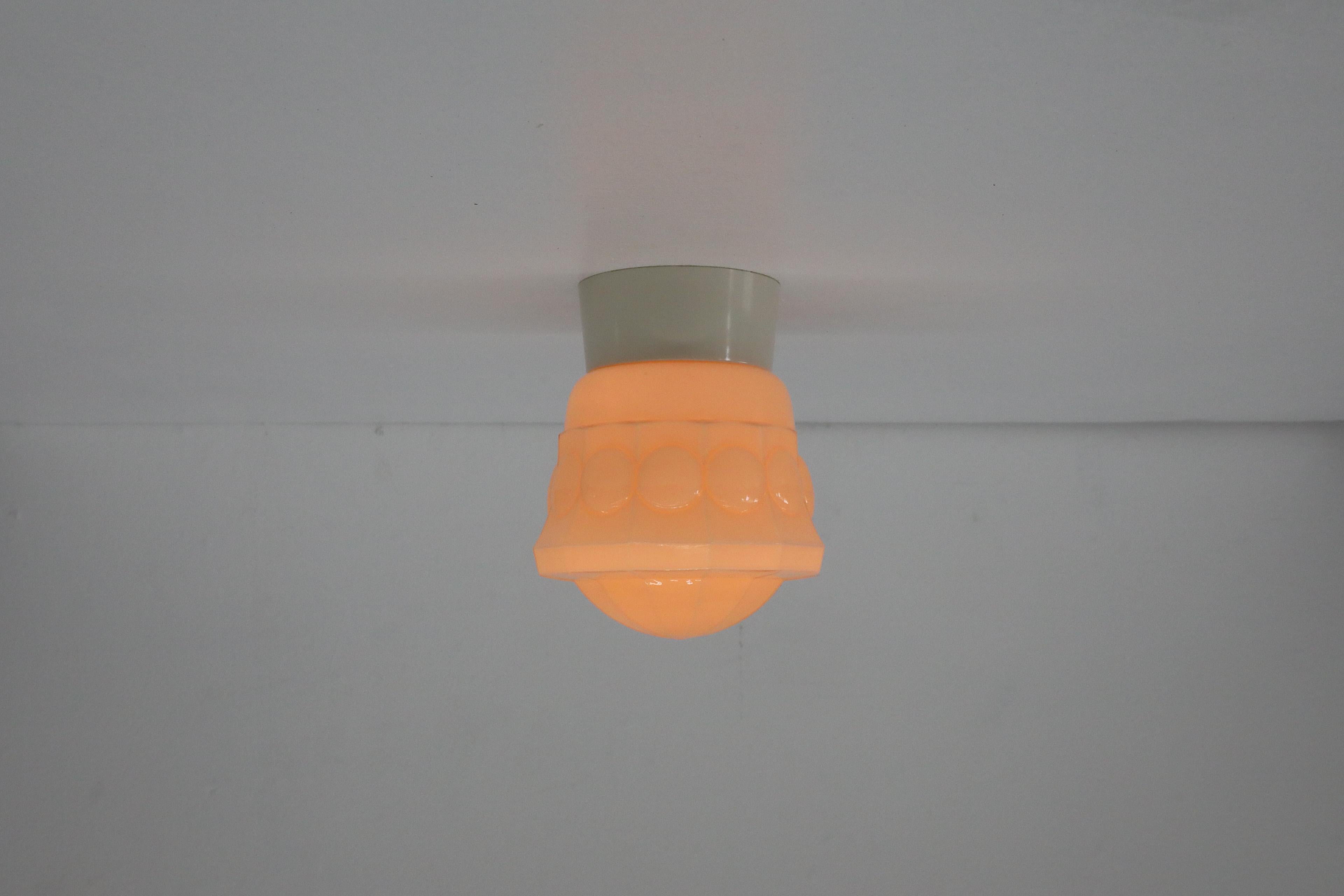 1930s Dutch Art Deco Pale Pink Mold Blown Glass Sconce By Thabur In Good Condition In Los Angeles, CA