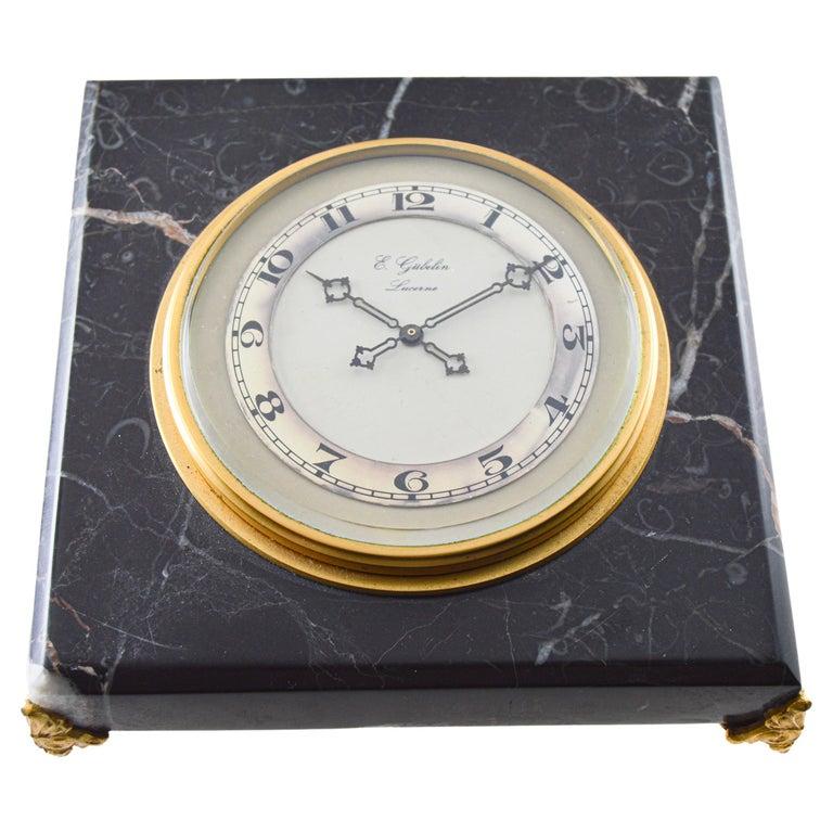 Milieu du XXe siècle Horloge de table Art Déco en pierre qui se remonte manuellement, par E. Gubelin Watch Company, années 1930 en vente