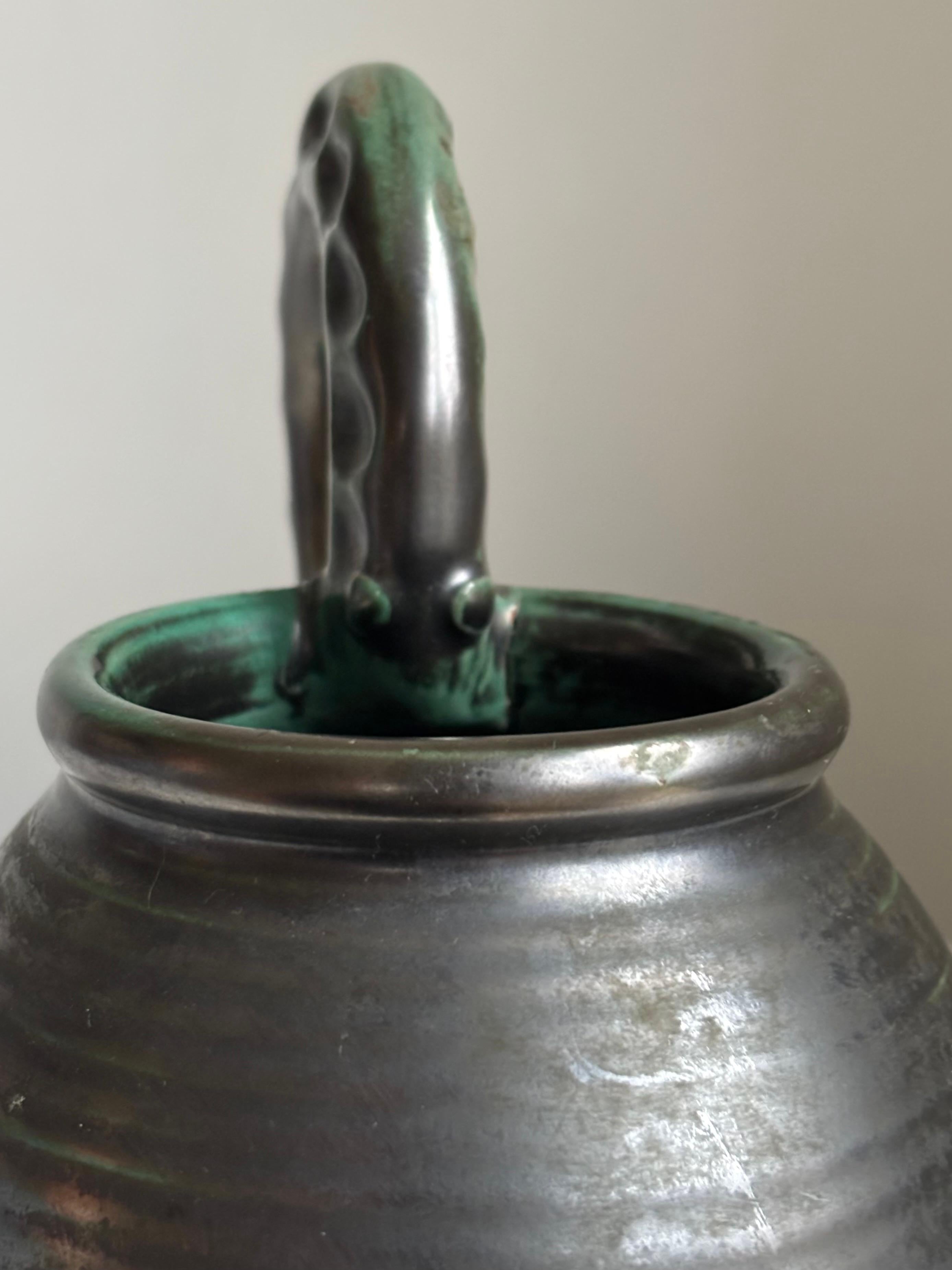 Smaltato 1930 E. Luterkort per Upsala Ekeby Nero, Vaso con lucertola verde, Svezia in vendita