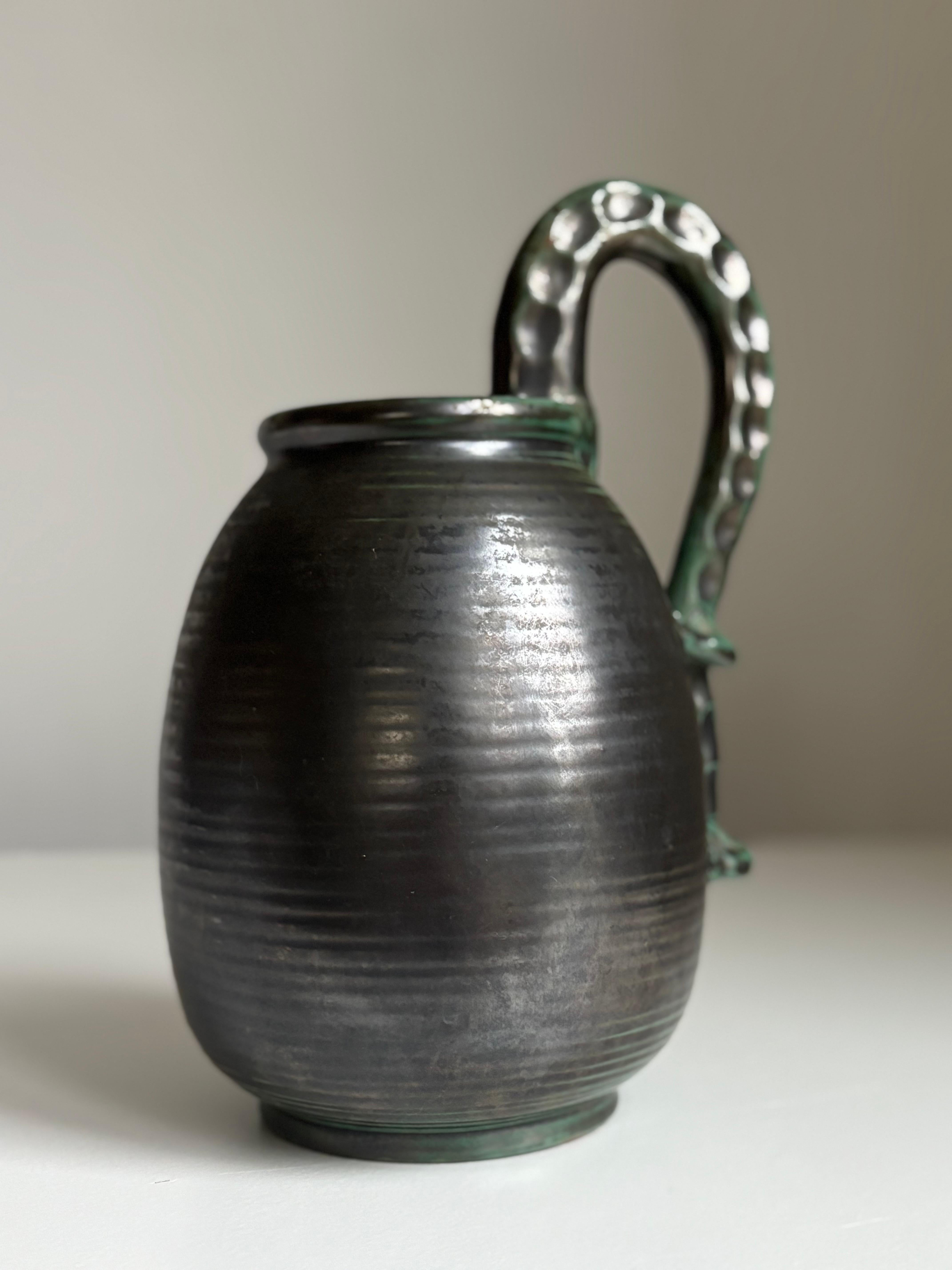 XX secolo 1930 E. Luterkort per Upsala Ekeby Nero, Vaso con lucertola verde, Svezia in vendita