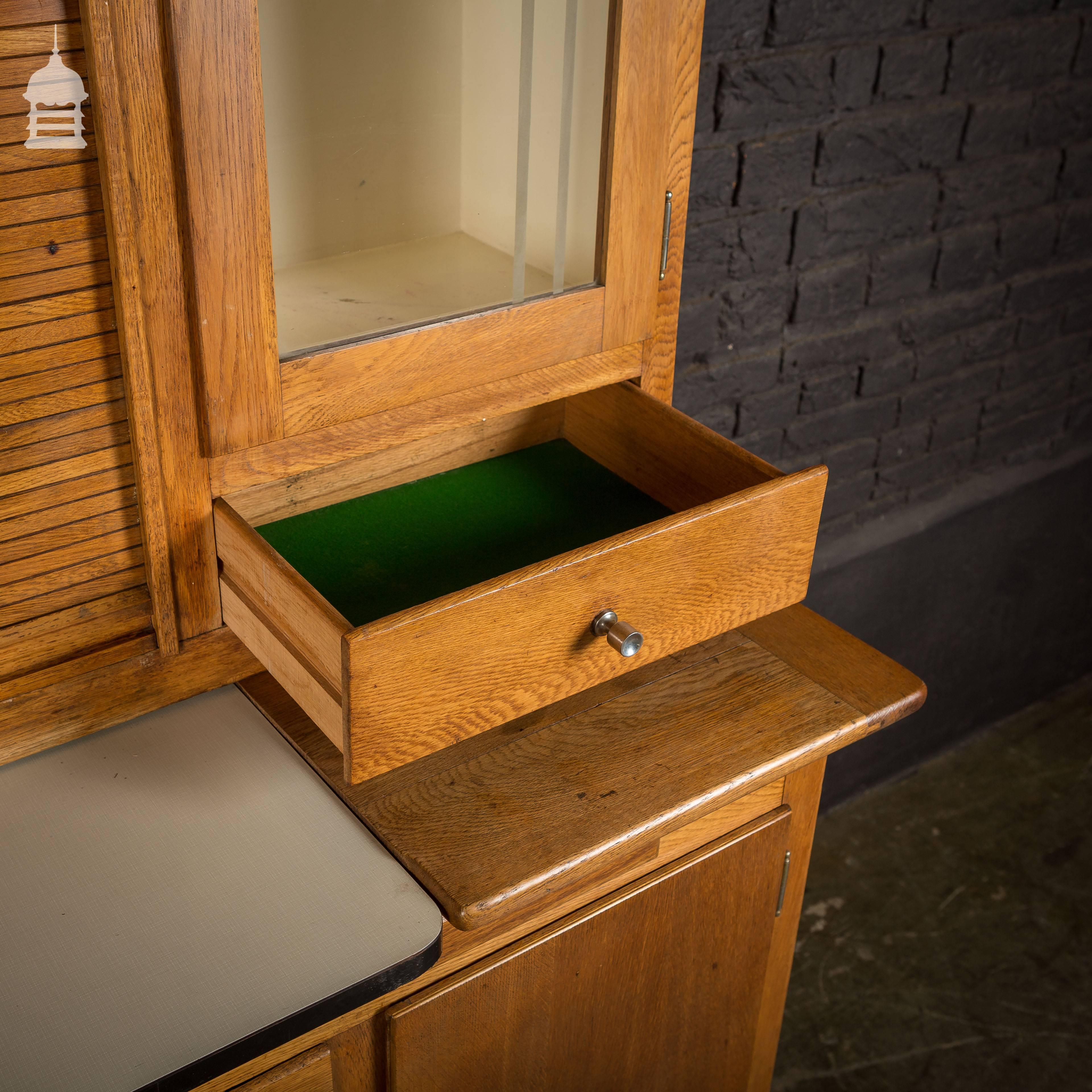1930s Easiwork Kitchen Cabinet Streamline Model In Good Condition In Norwich, GB