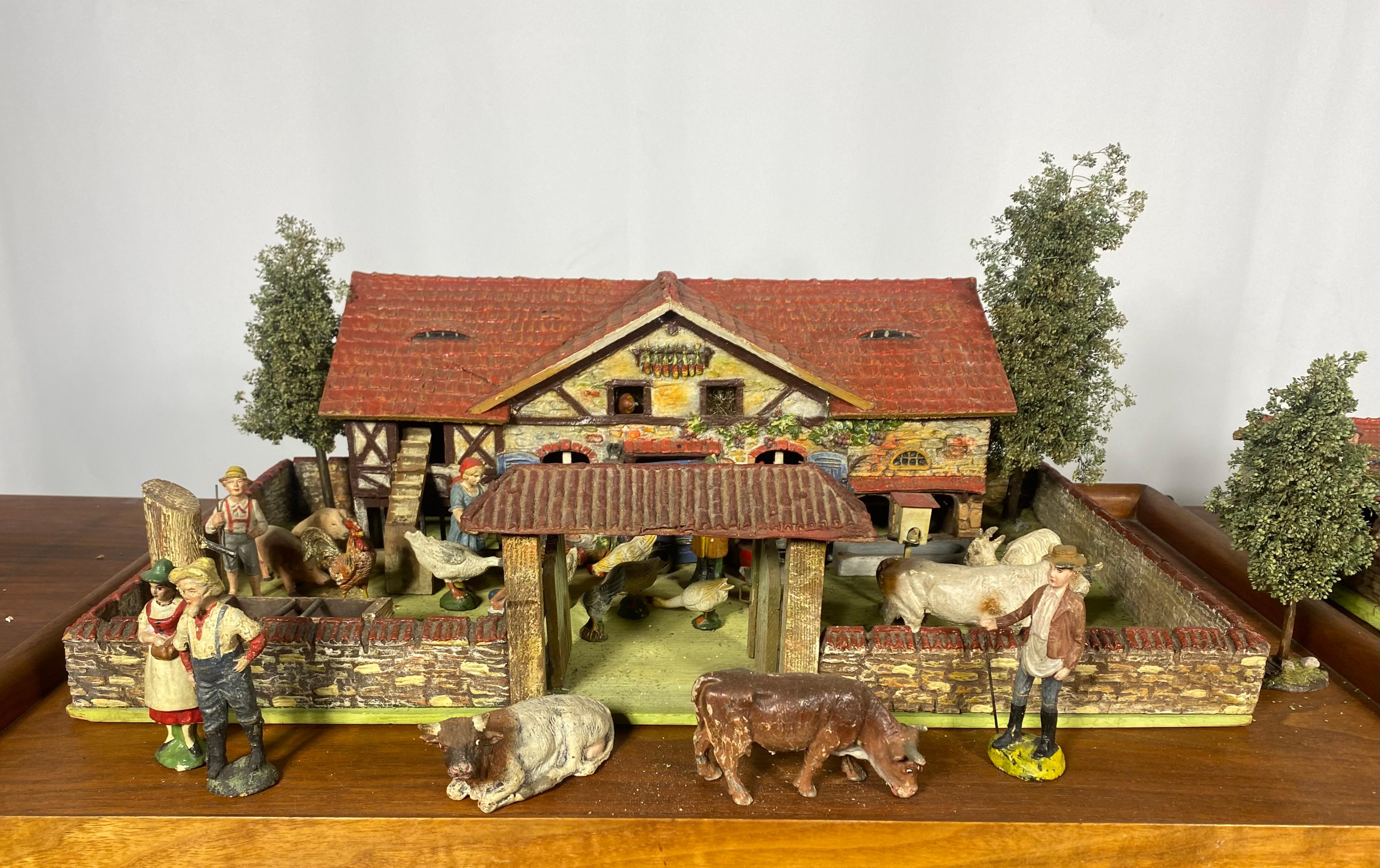 Rare ferme / cour d'Elastolin des années 1930. Plus de 65 pièces. A&M Hausser .... Jouets anciens, fabriqués en Allemagne, collection de plus de 50 ans.  Superbe ferme d'Elastolin comprenant deux maisons, plusieurs animaux, des personnes, des