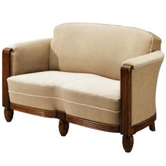 1930s Elegant Art Deco Sofa in Wood and Taupe Velvet Carved Fluted Feet